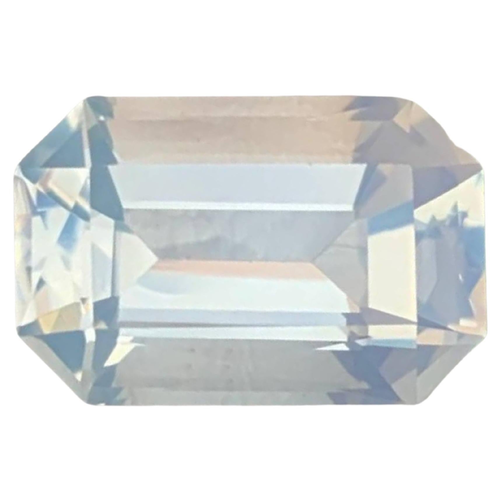4.05 Carat Natural Loose Faceted Moonstone Emerald Cut African Gemstone (pierre de lune à facettes, taille émeraude) en vente