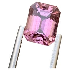 Tourmaline rose naturelle non sertie de 4.05 carats en forme d'émeraude pour la fabrication de bijoux 