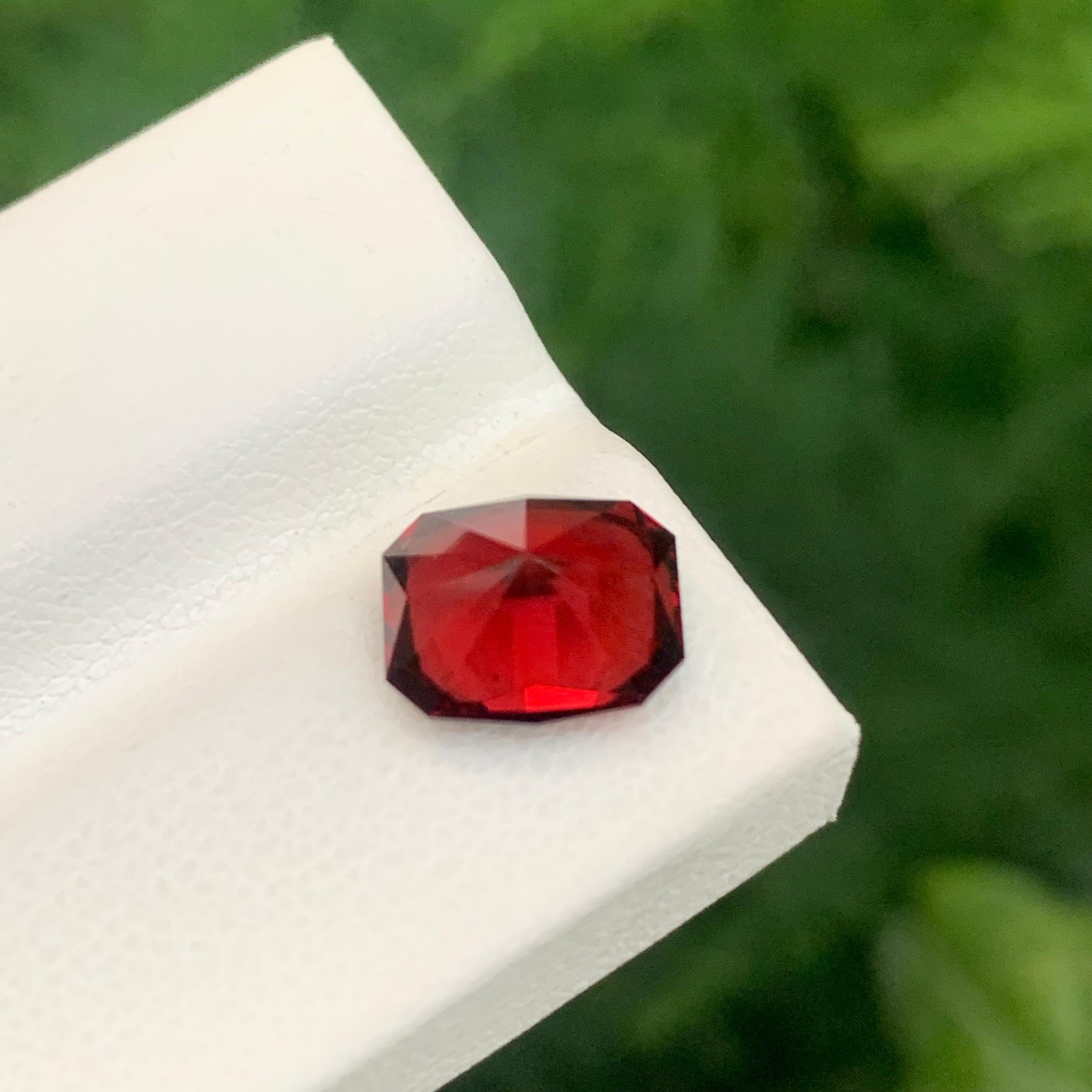 4,05 carati di granato rodolite naturale sfuso con taglio poligonale In condizioni Nuovo in vendita a Peshawar, PK