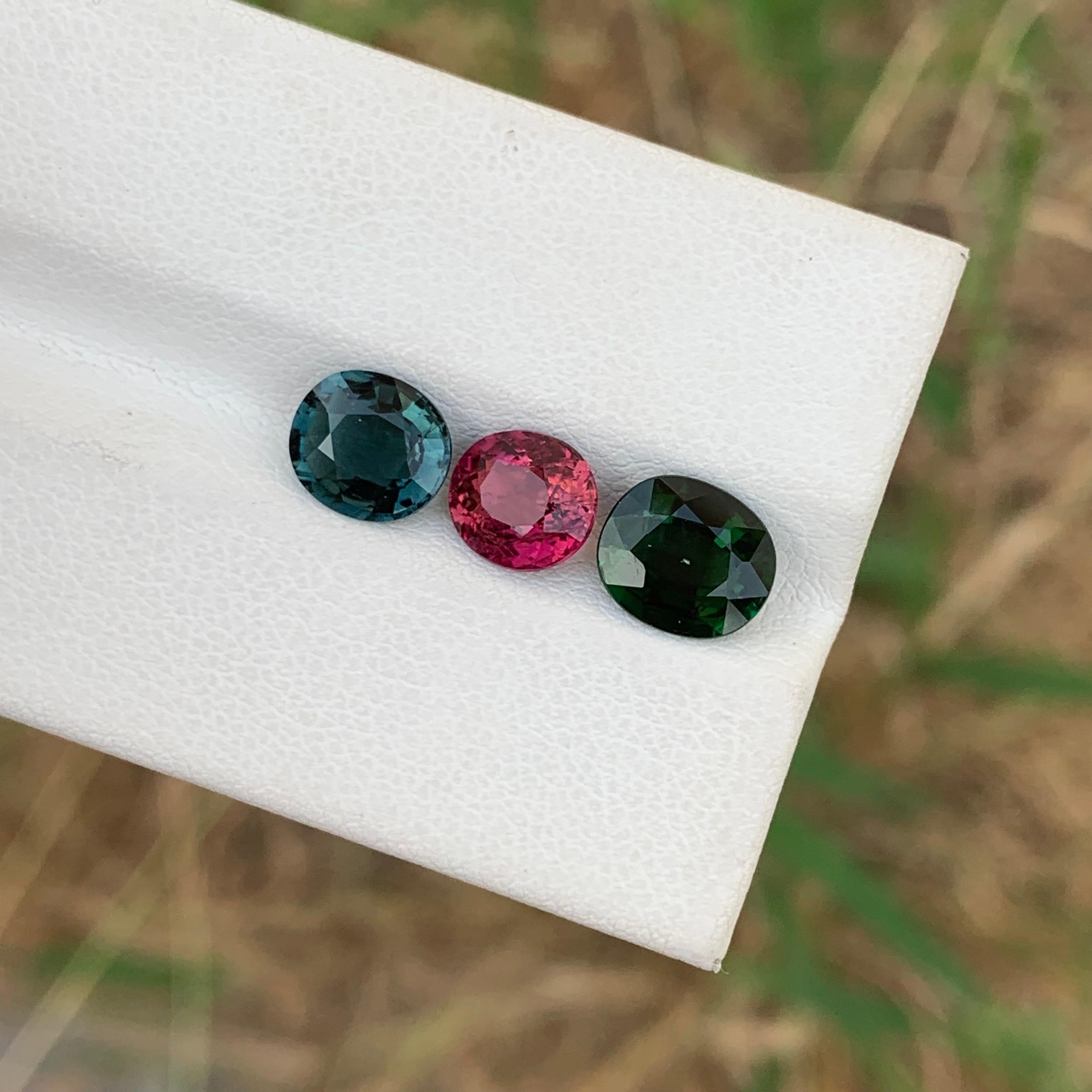 Tourmaline en vrac Lot 

Poids : 4,05 carats
Tailles : 1,05 à 1,60 carat 
Forme : Coussin  
Origine : Afghanistan
Certificat : Sur demande
Traitement : Non


La tourmaline est une pierre précieuse captivante connue pour sa remarquable variété de