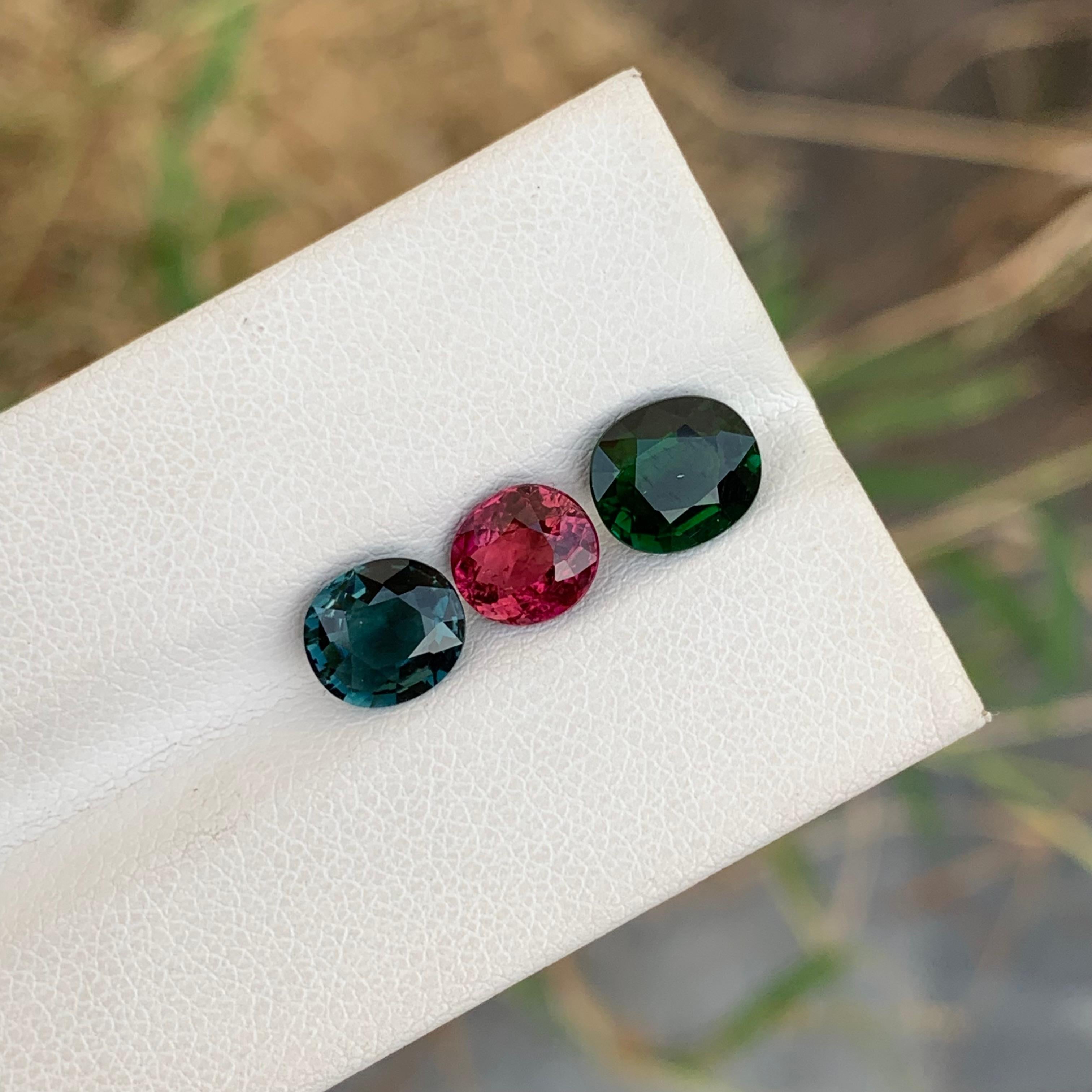 Tourmaline naturelle taille coussin de 4,05 carats en vente 1