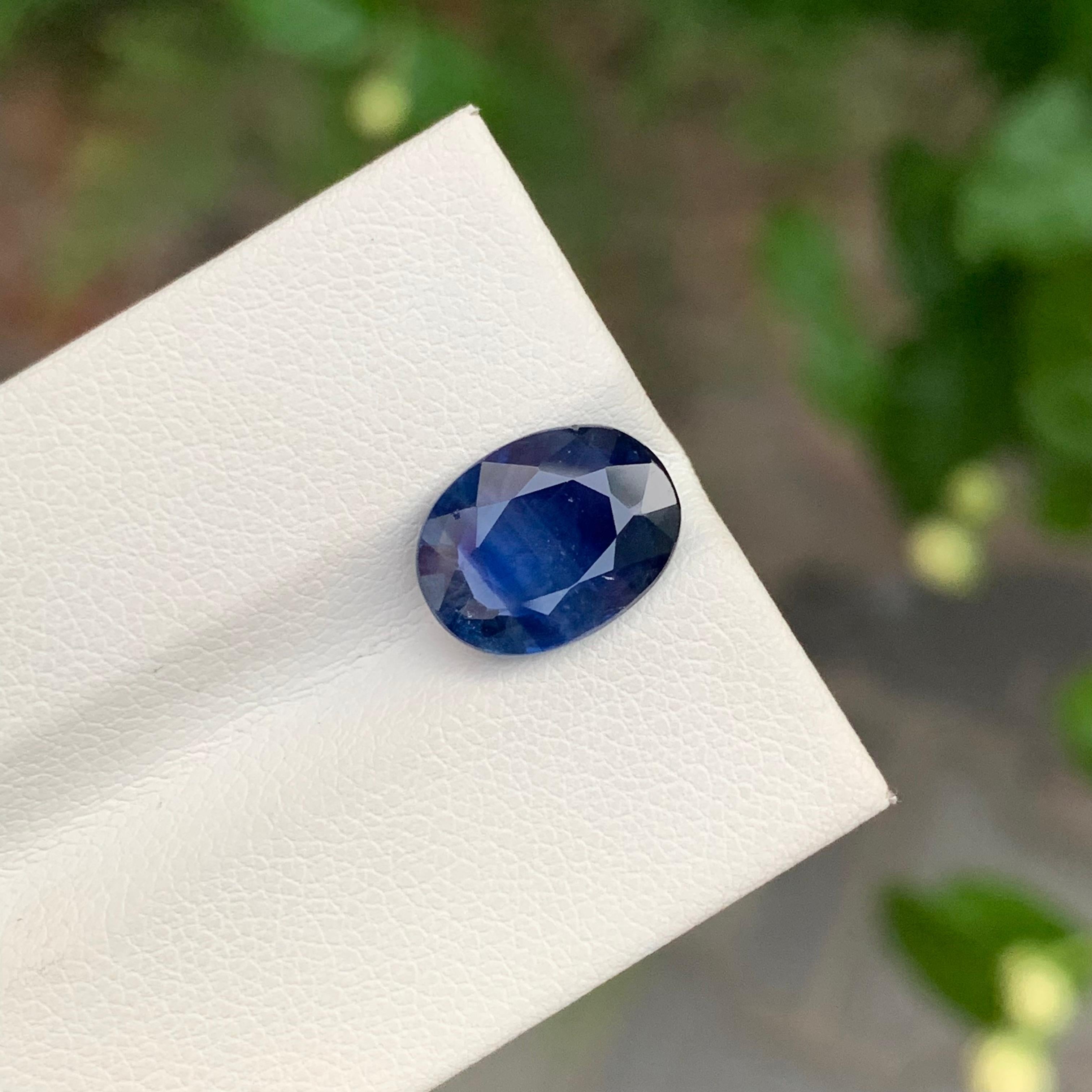 Loser Saphir

Gewicht: 4,05 Karat
Abmessung: 11.3 x 8.6 x 3.9 Mm
Herkunft: Sri Lanka 
Zertifikat: Verfügbar unter 

Der Saphir, ein Edelstein von legendärer Schönheit und beständiger Anziehungskraft, besticht durch seine reiche Geschichte, seine