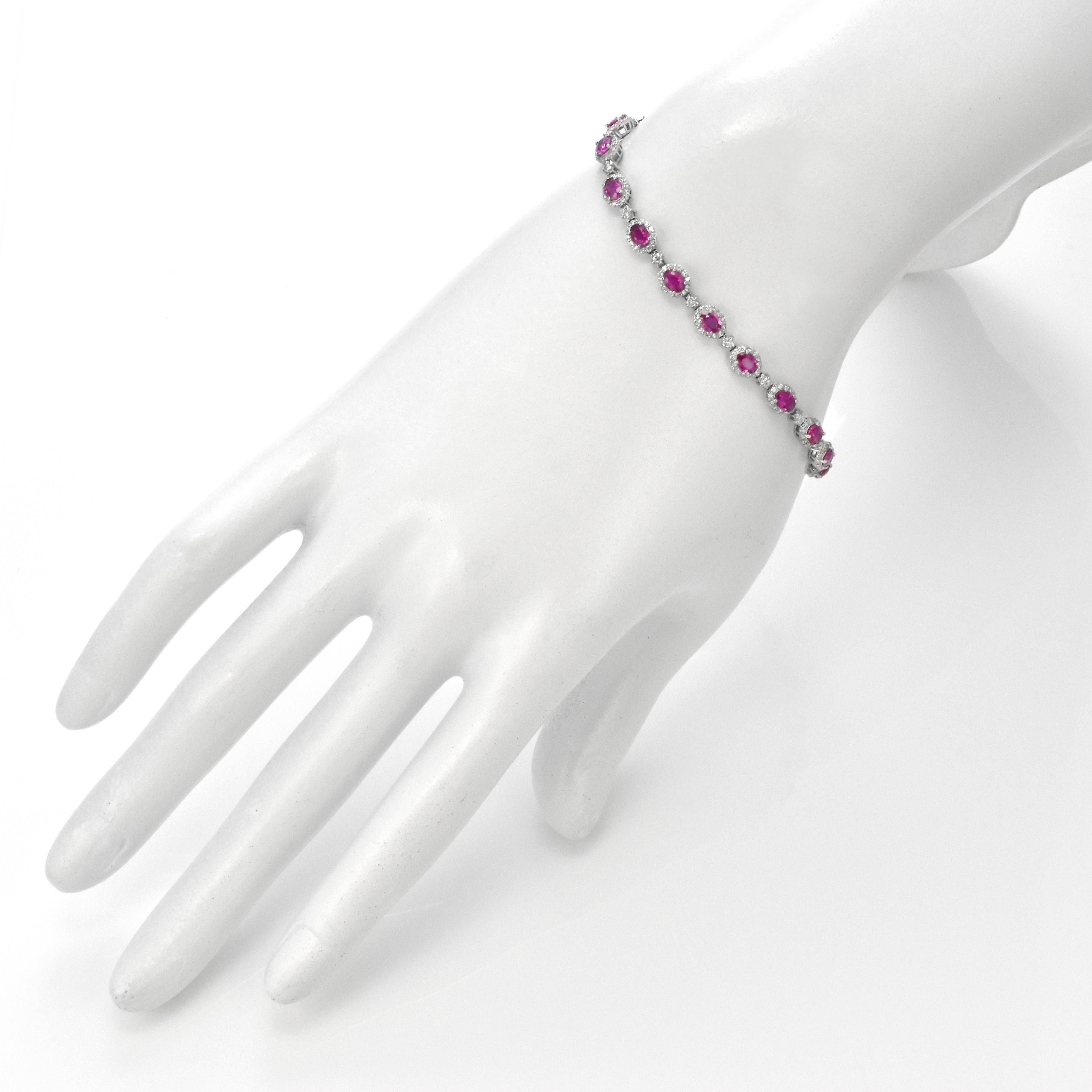 4.05 Carat Natural Unheated Rubies and Diamonds Tennis Bracelet Made in Platinum In New Condition For Sale In Tokyo, JP