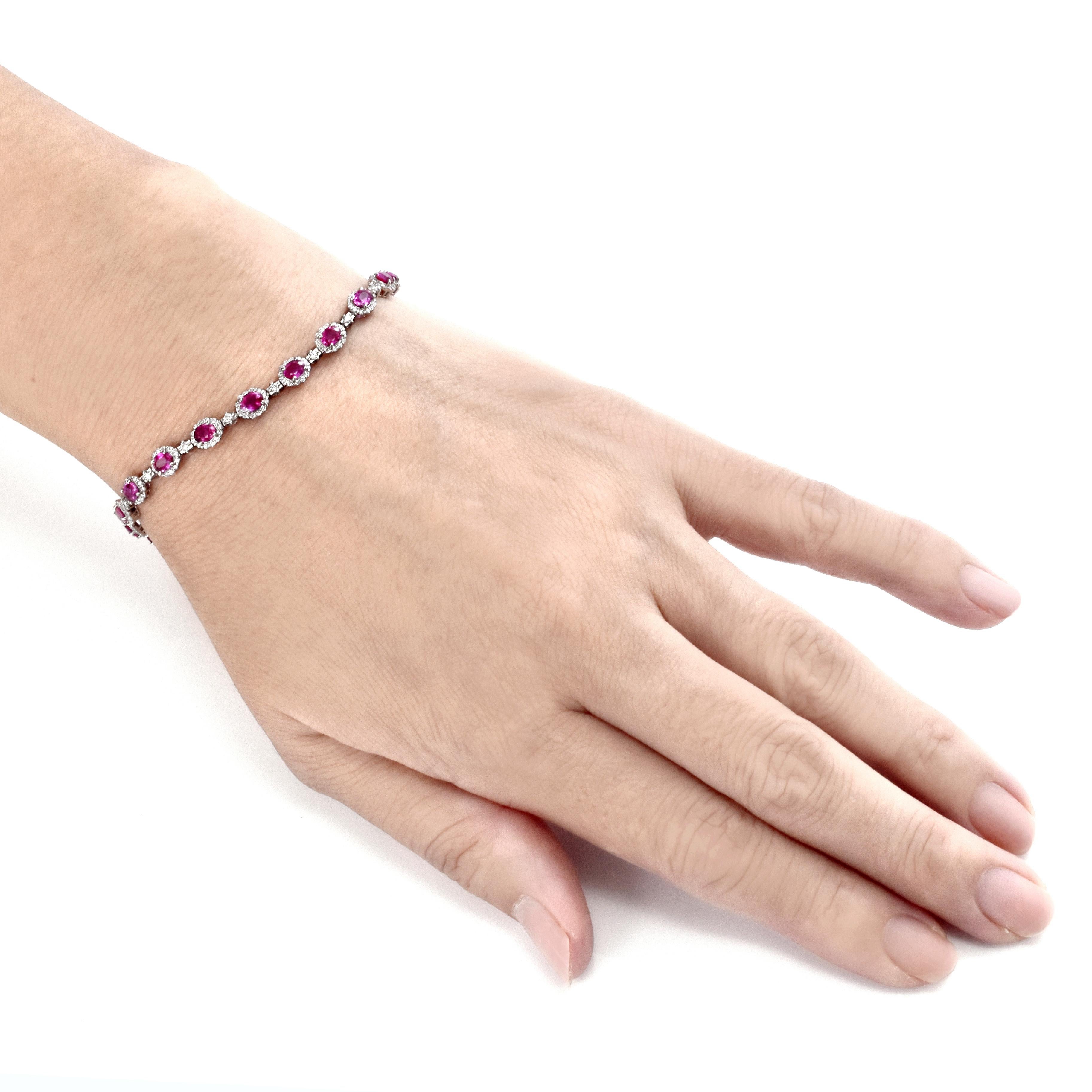 4.05 Carat Natural Unheated Rubies and Diamonds Tennis Bracelet Made in Platinum For Sale 3