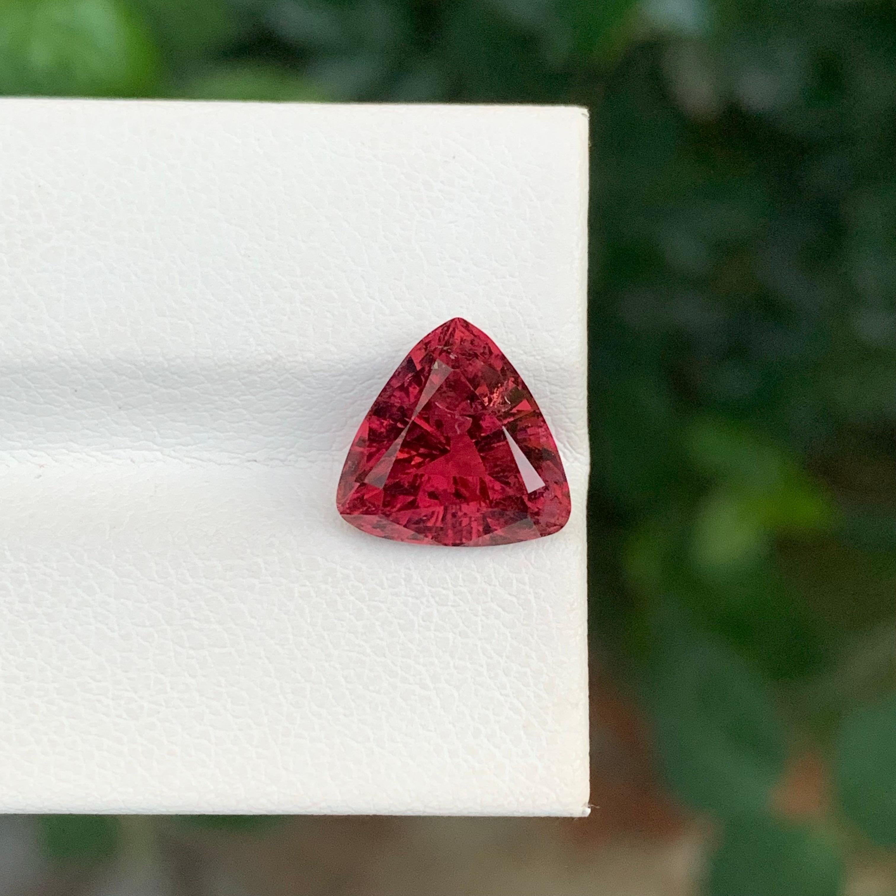 4,05 carati di splendida tormalina rubellite sfusa con taglio Trillion In condizioni Nuovo in vendita a Peshawar, PK