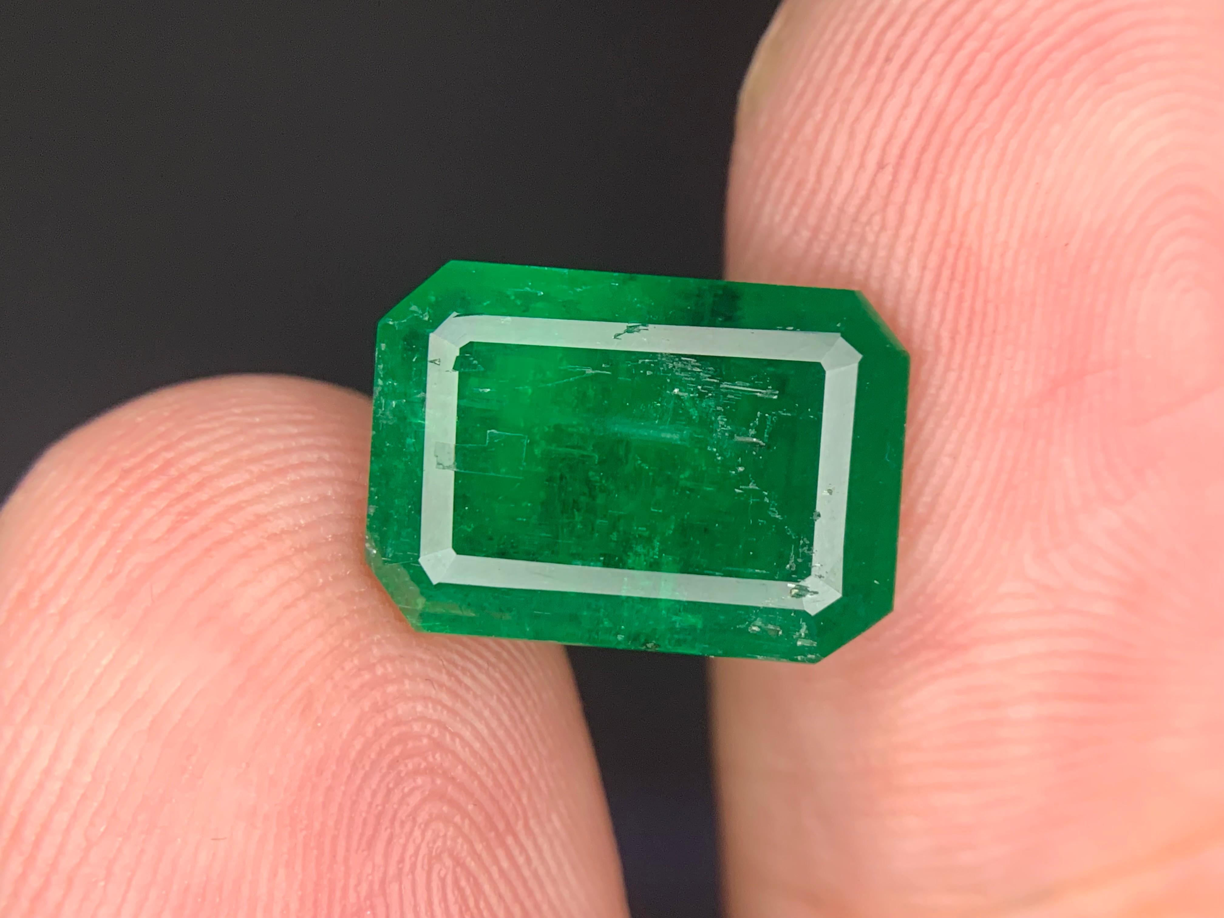 Taglio smeraldo 4,05 Carati di smeraldo sfuso Nature Gemstone in vendita