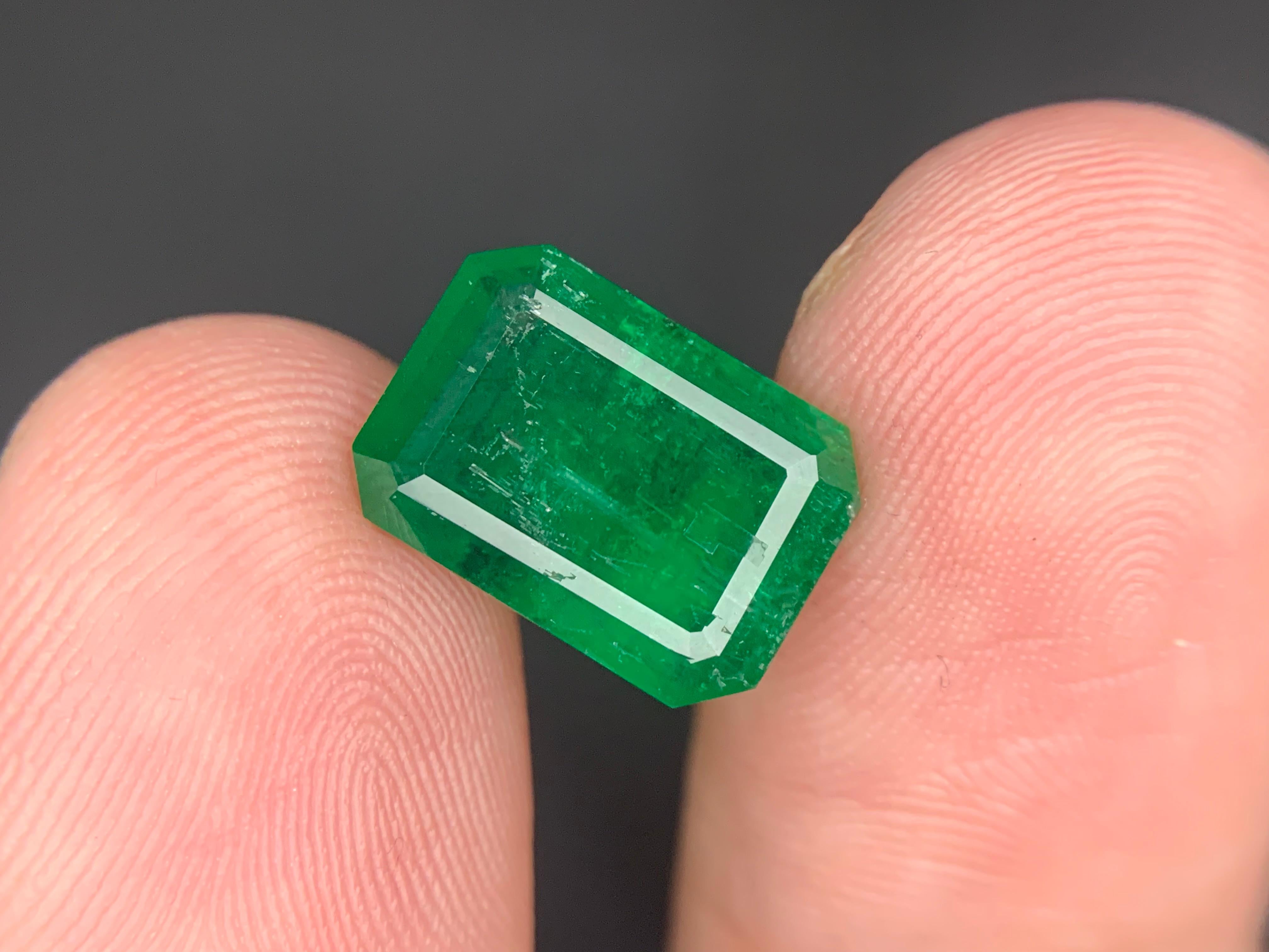 4,05 Carati di smeraldo sfuso Nature Gemstone in vendita 2