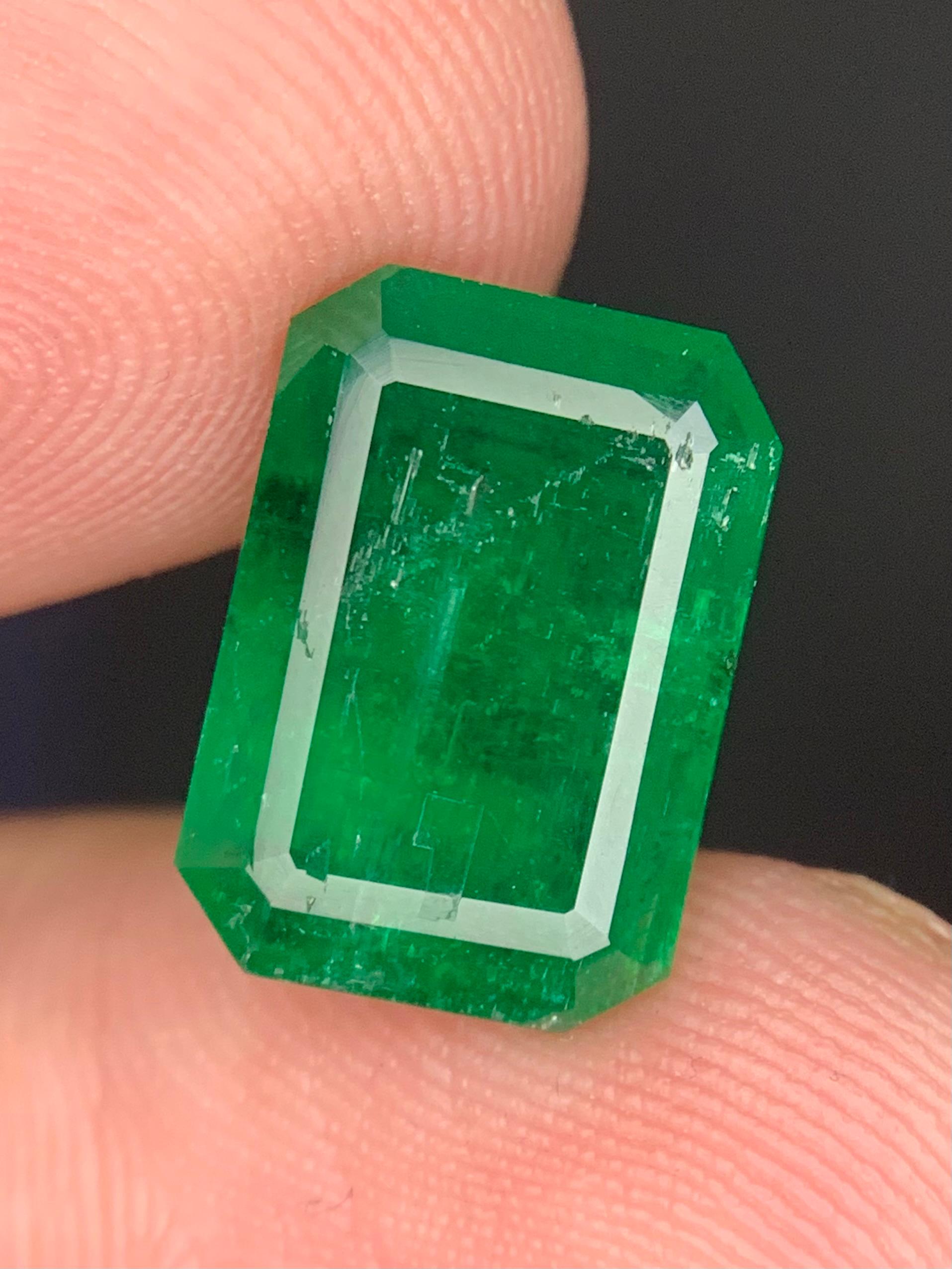 4,05 Carati di smeraldo sfuso Nature Gemstone in vendita 3