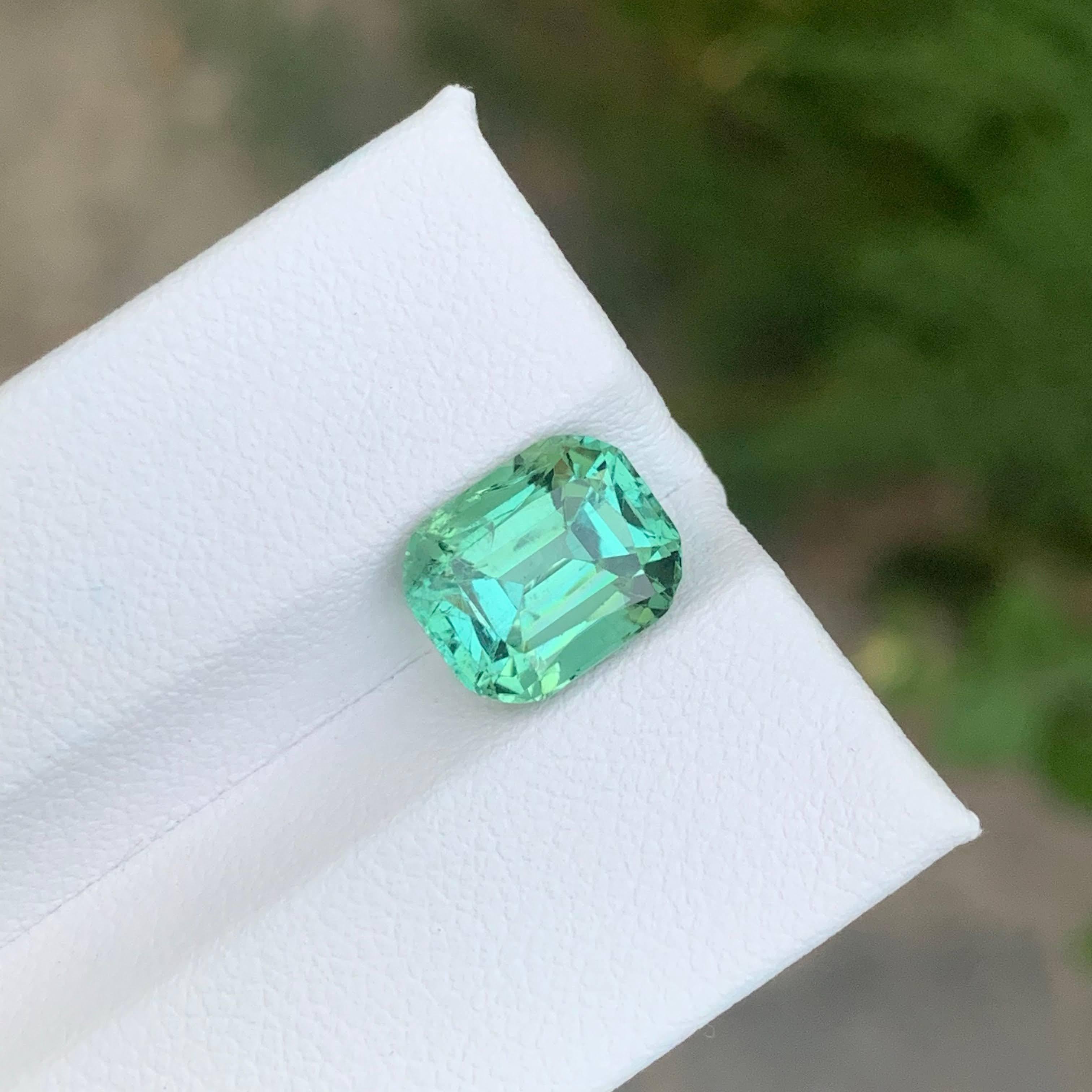 Moderno 4.05 carati di tormalina verde menta taglio a cuscino Gemma afgana in vendita