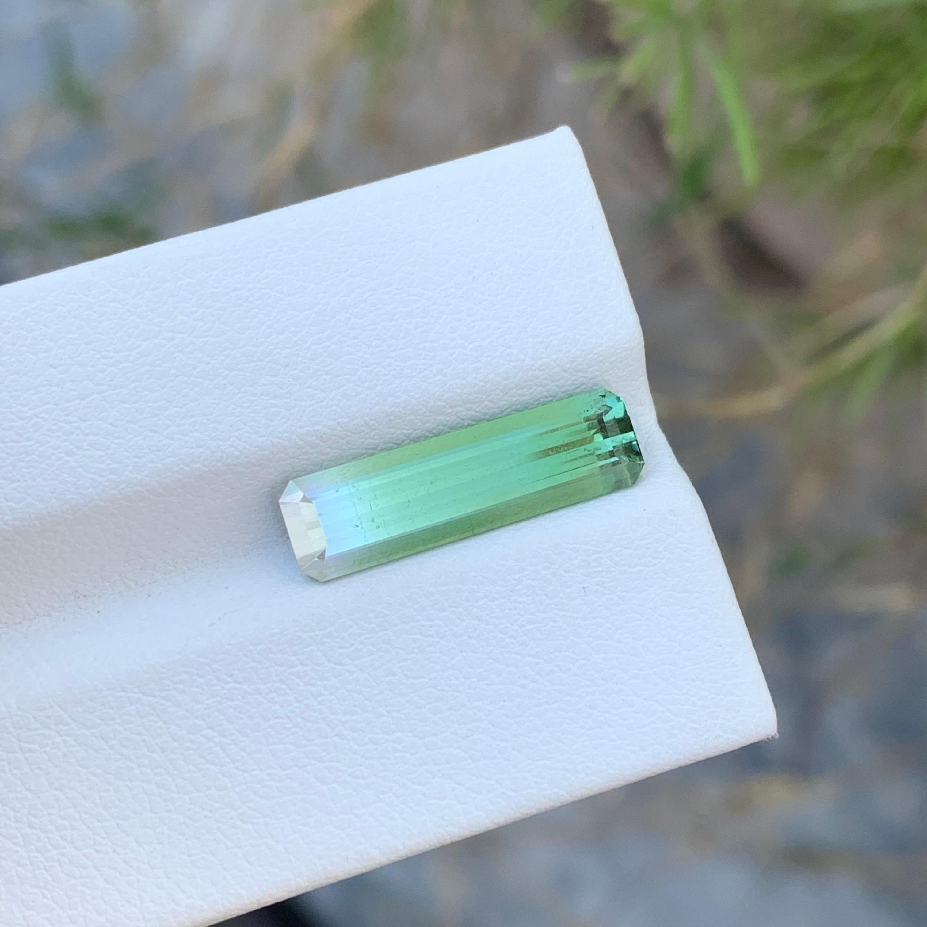 4.05 Carats Natural Loose Long Emerald Shape Bi colour Tourmaline Gem For Ring  In New Condition For Sale In Peshawar, PK