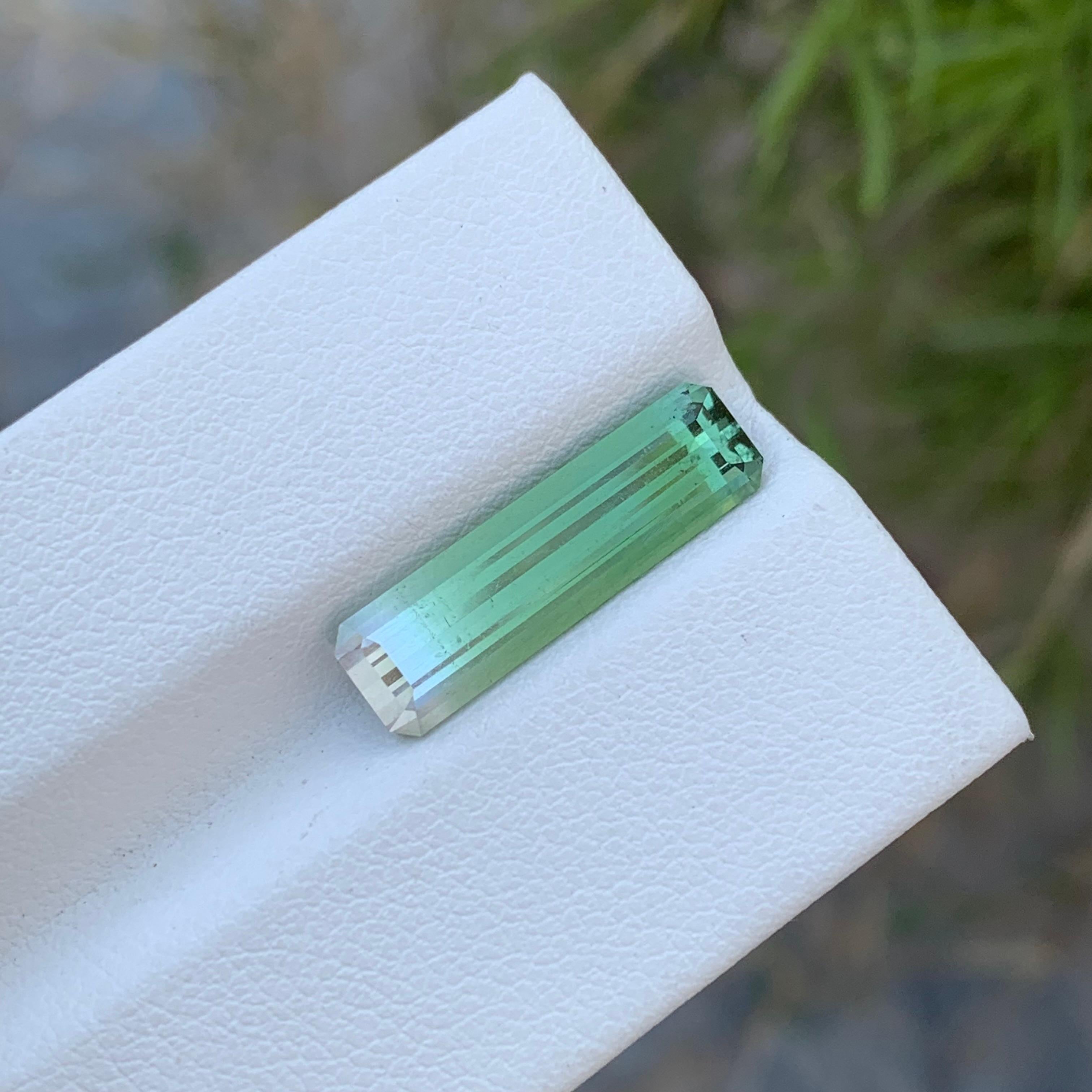 4.05 Carats Natural Loose Long Emerald Shape Bi colour Tourmaline Gem For Ring  For Sale 3