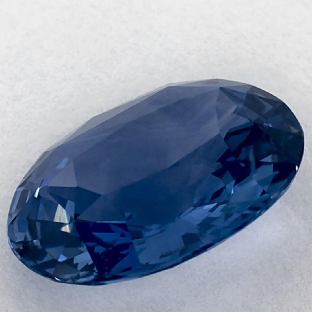4.05 carati di zaffiro blu ovale sfuso in vendita 2