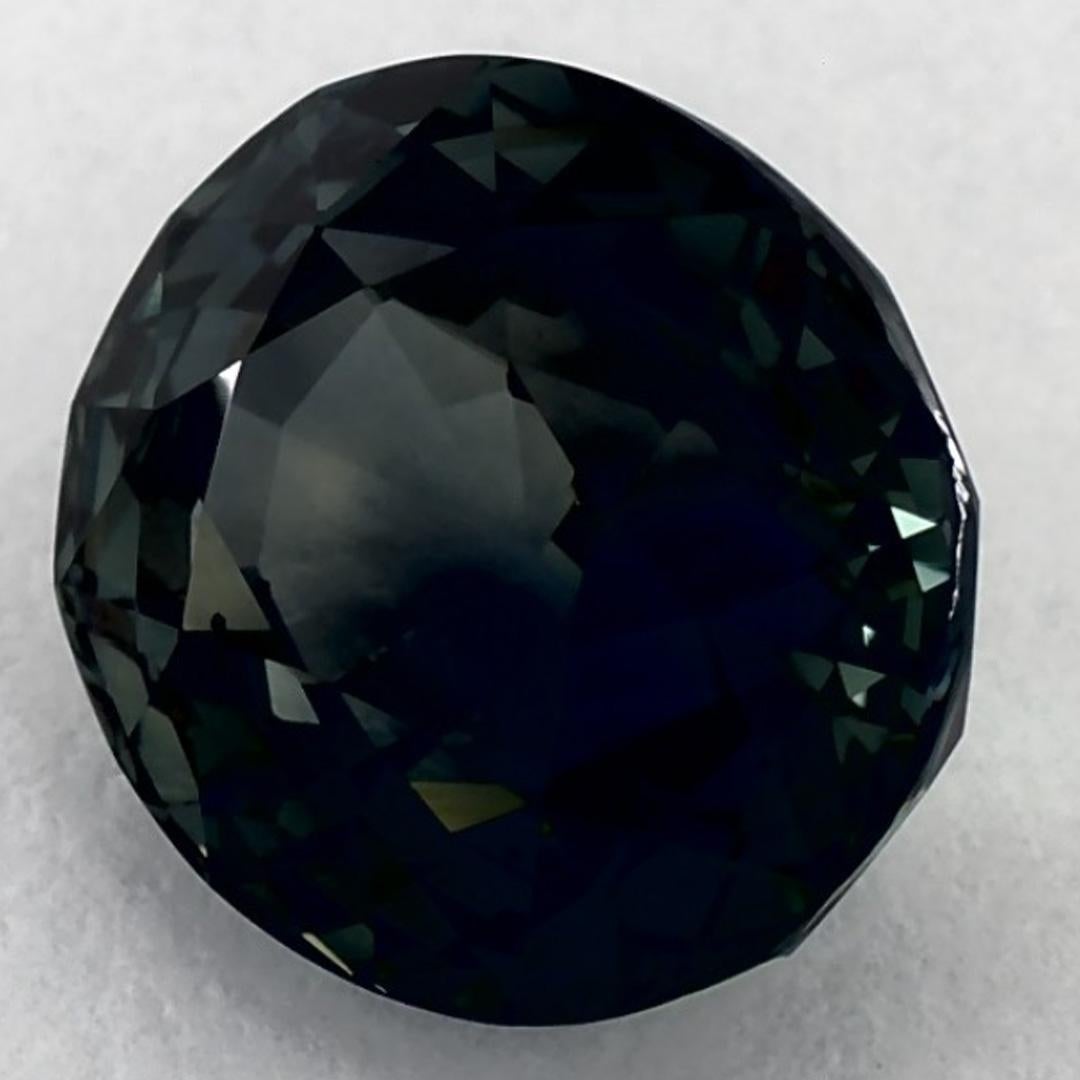 Ce saphir vert naturel offre élégance et sophistication. Avec sa riche saturation de couleurs et sa coupe précise, il constitue la pièce maîtresse parfaite pour une bague de fiançailles ou une conception de bijoux de luxe.

Ce saphir provient du Sri