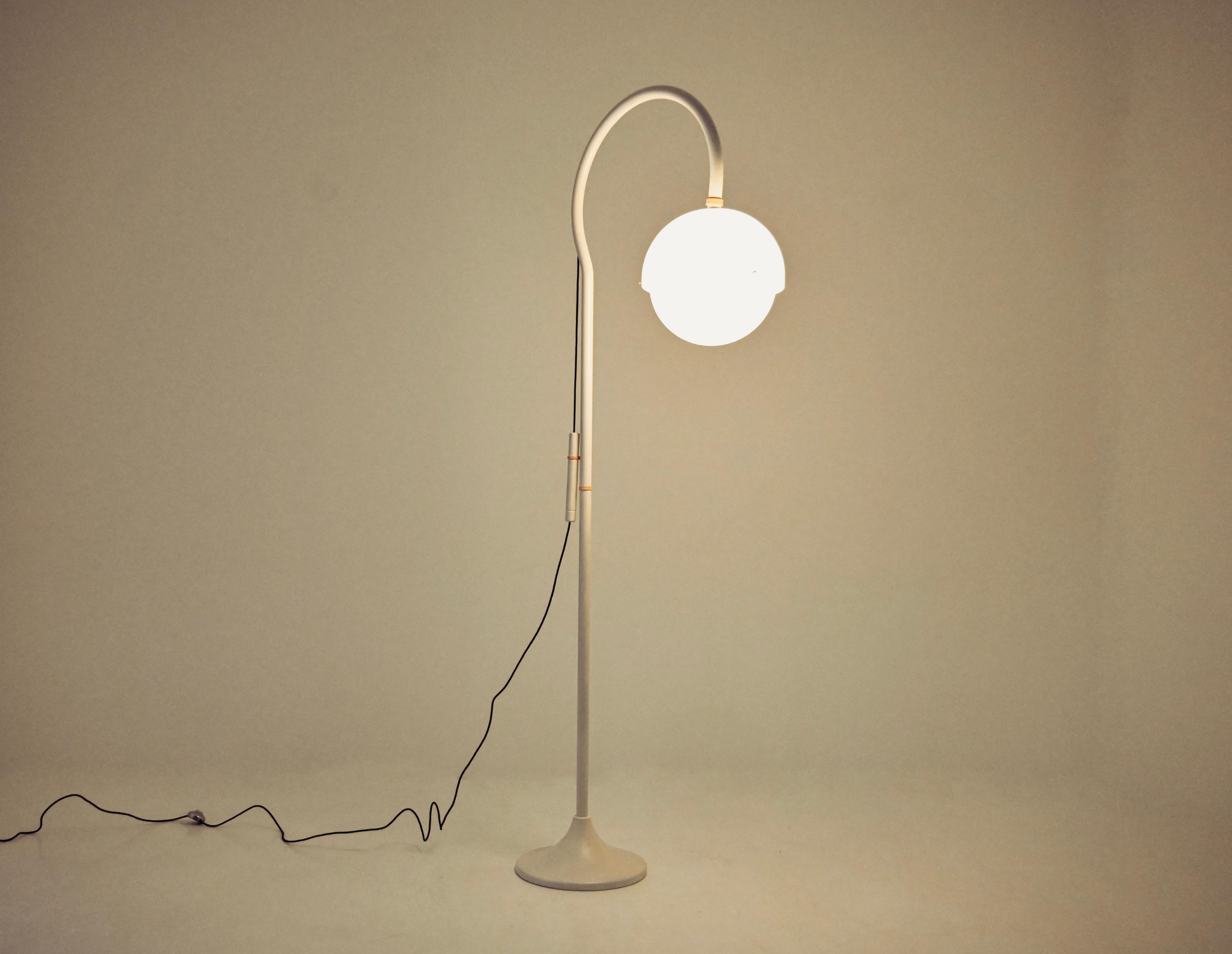 4055 Lámpara de pie de Luigi Bandini Buti para Kartell, años 60 Moderno de mediados de siglo en venta