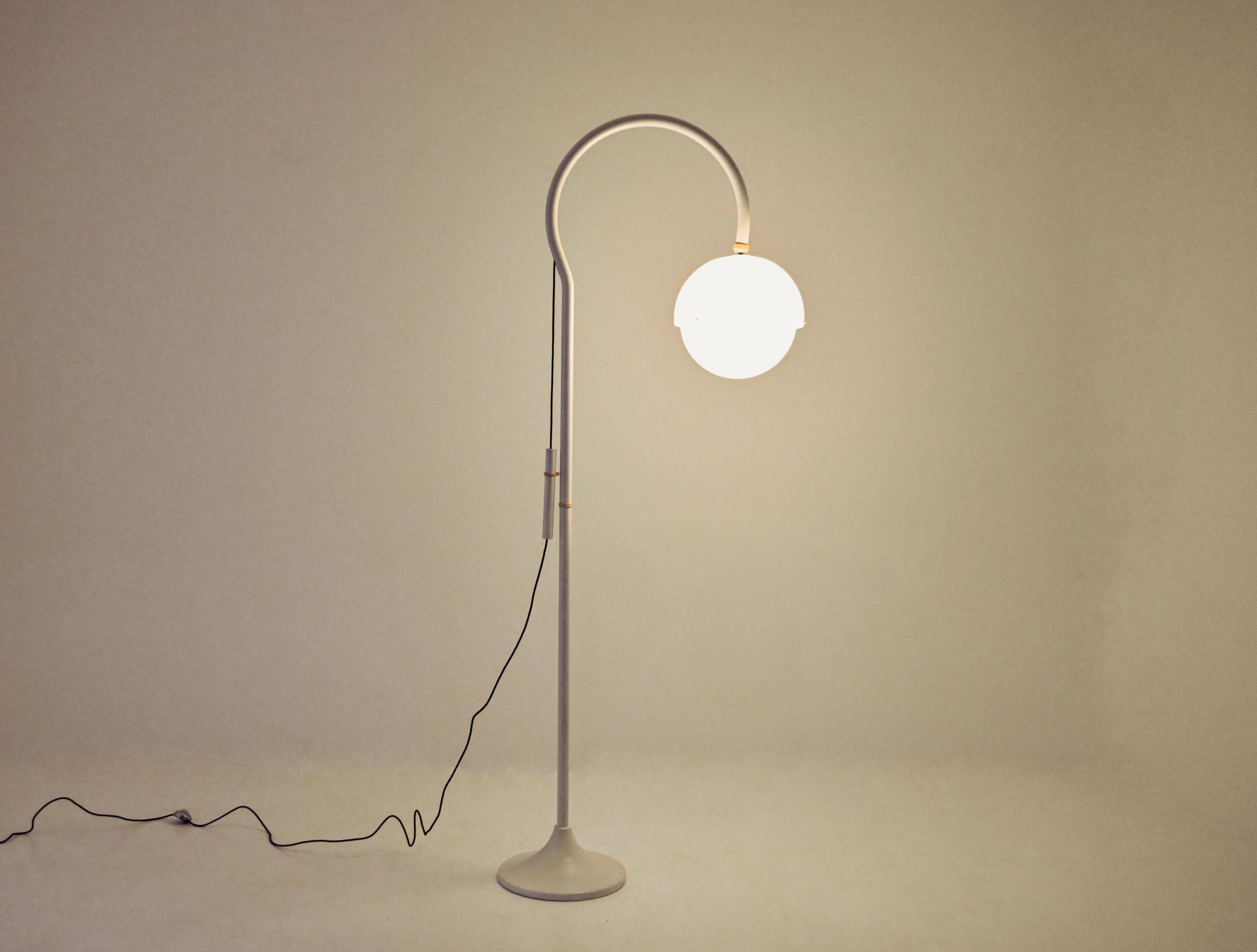 4055 Lámpara de pie de Luigi Bandini Buti para Kartell, años 60 en Bueno estado para la venta en bruxelles, BE