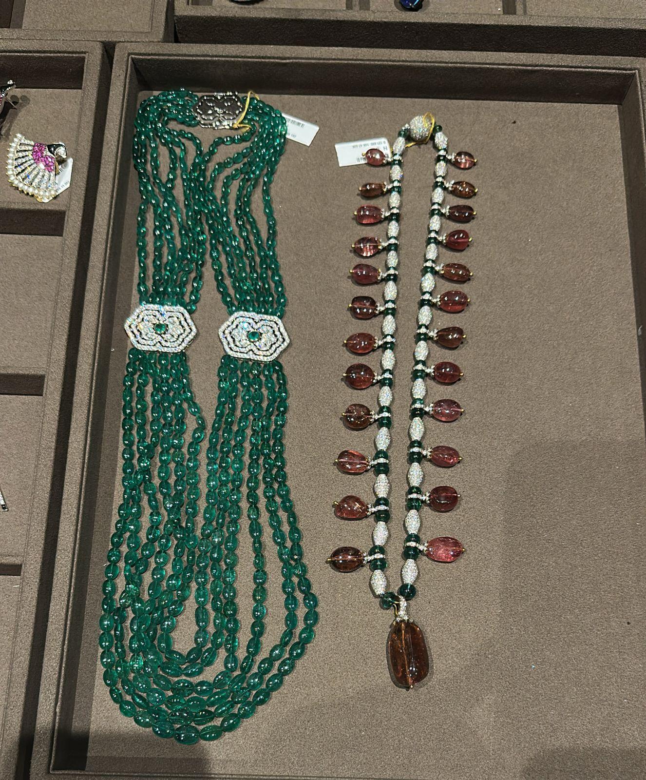 Women's 405carats Gold Emerald tourmaline Diamond AND 633 carat emerald diamond necklace For Sale