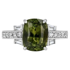 Anillo de Alejandrita talla cojín de 4,05 ct. Certificado GIA.
