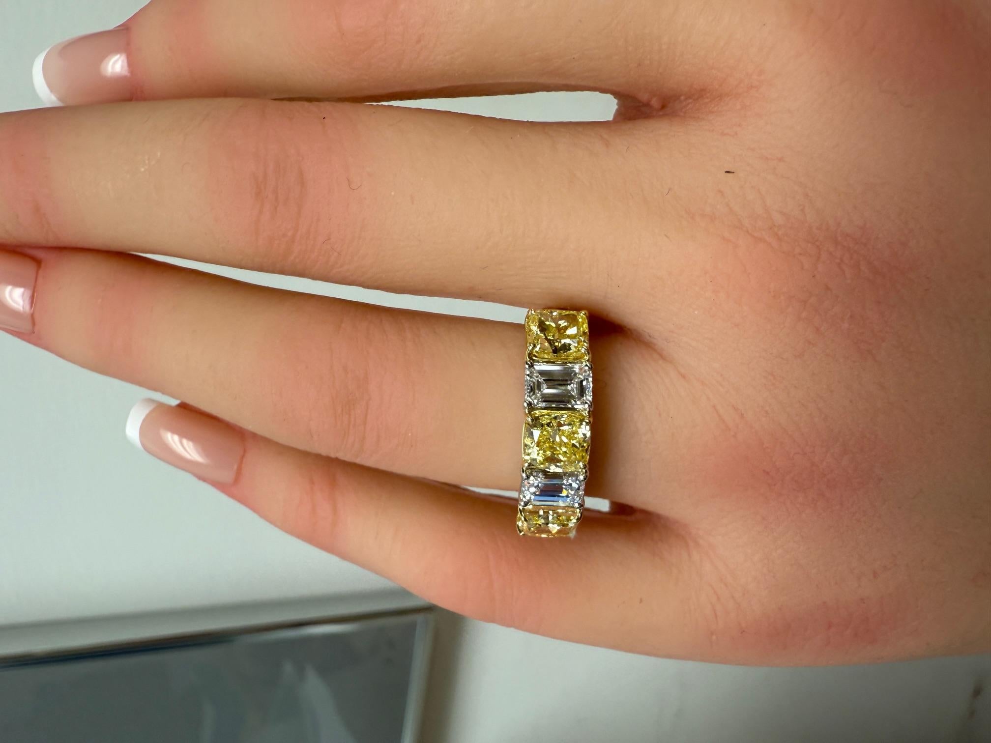 4,05ct. Cushion Fancy Gelb & Smaragdschliff Diamantring in 18KY Gold & Platin im Angebot 4