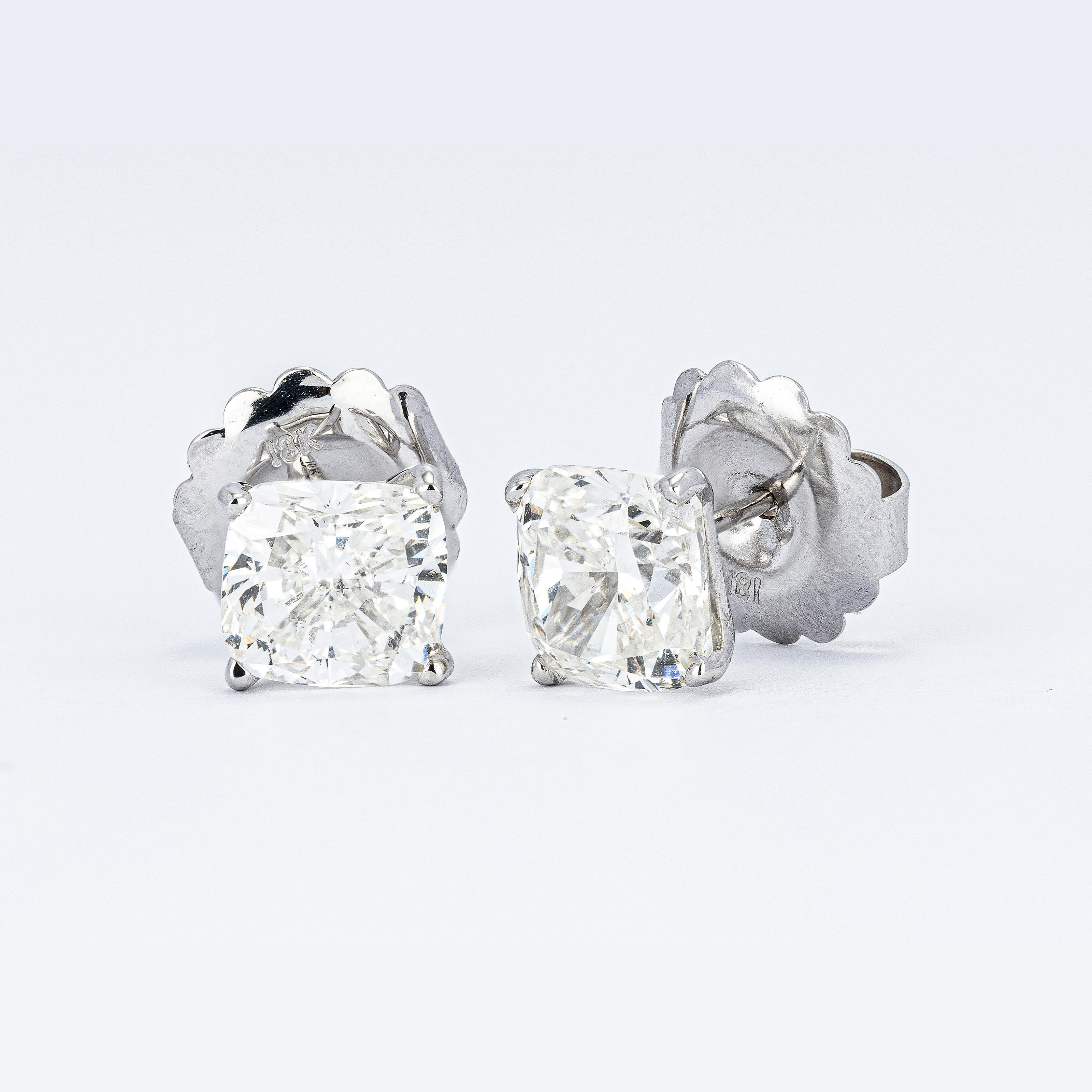 Taille carrée Clous carrés de 4,05 carats en or blanc 18 carats en vente