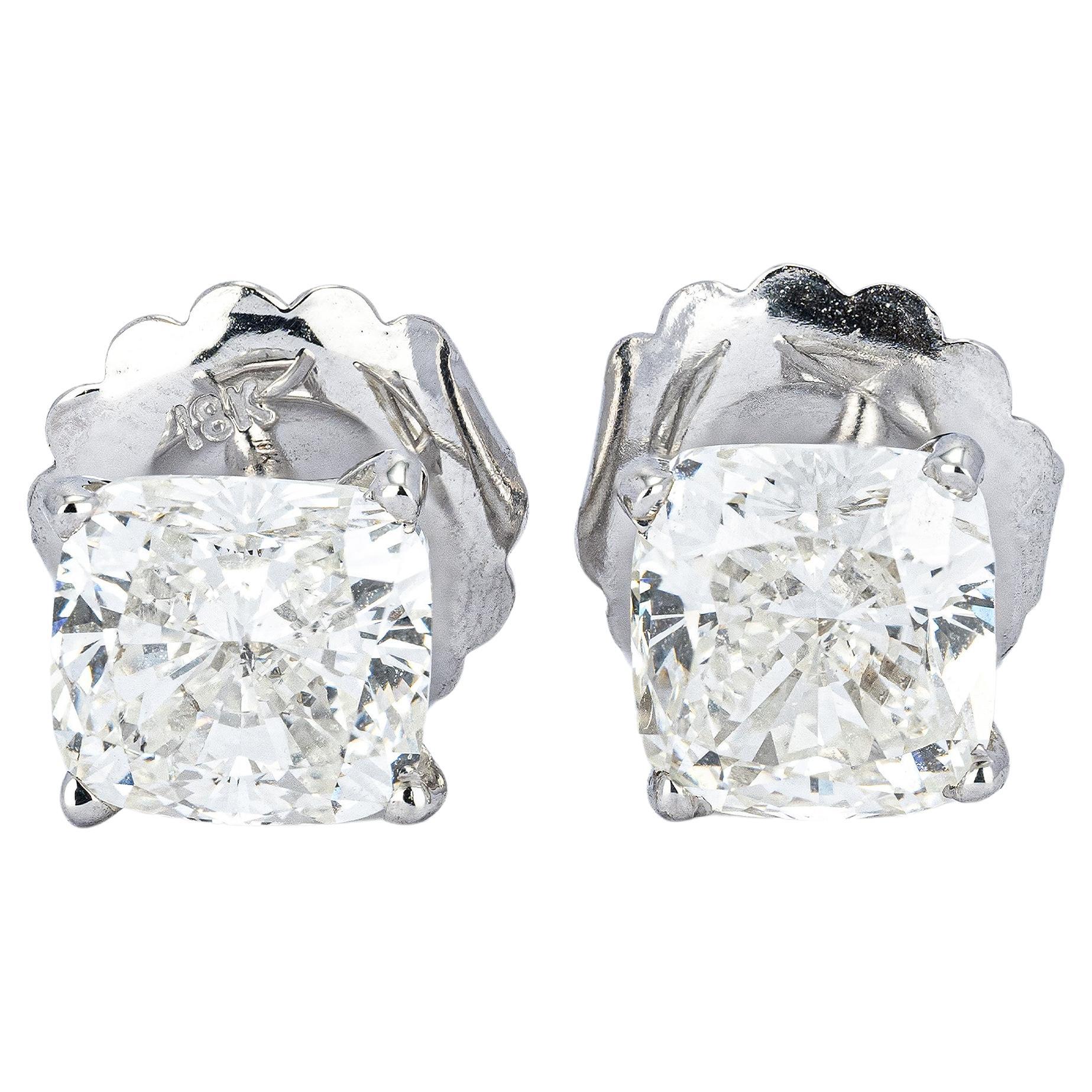 Clous carrés de 4,05 carats en or blanc 18 carats