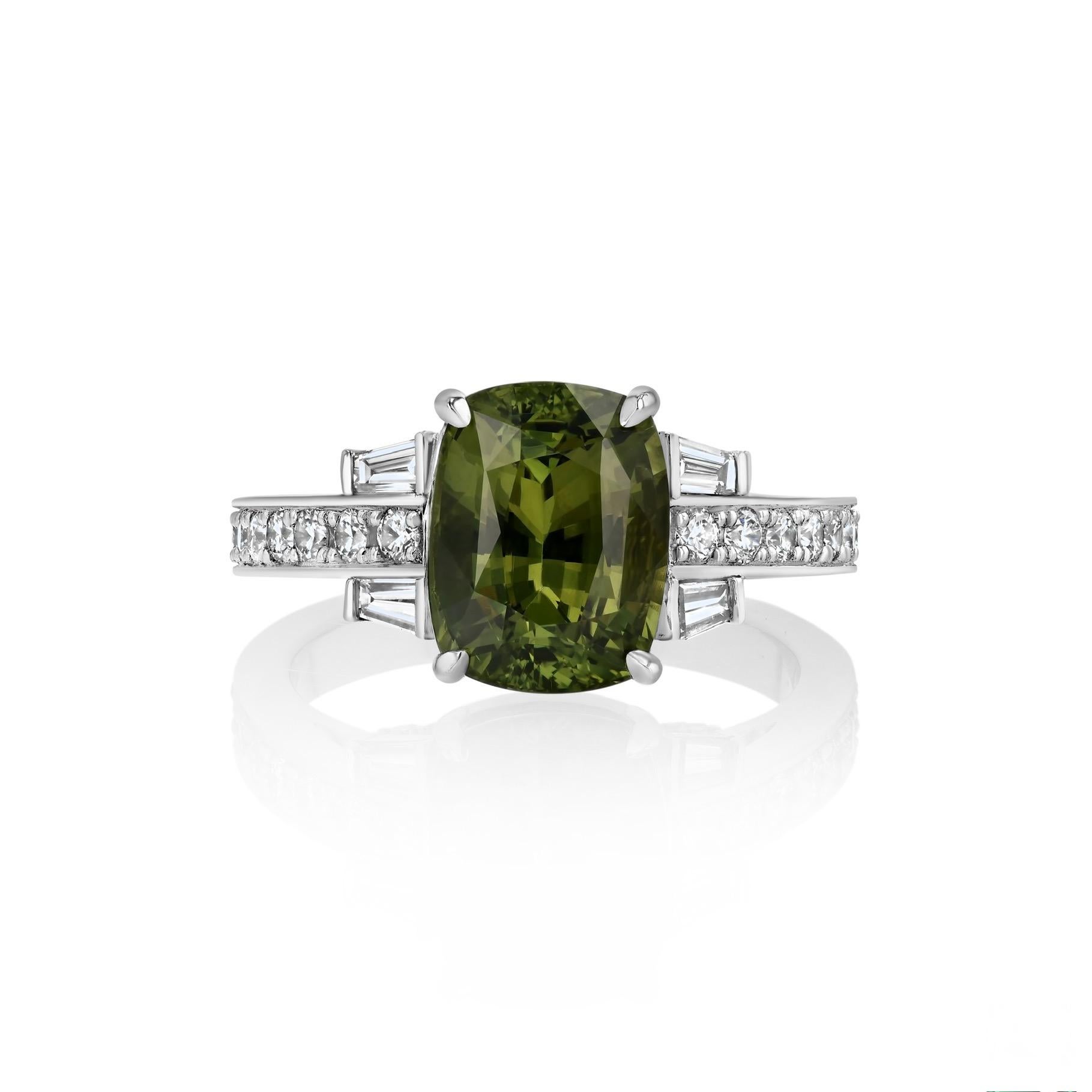 Modern 4.05ct untreated cushion-cut Alexandrite platinum ring. GIA certified. For Sale