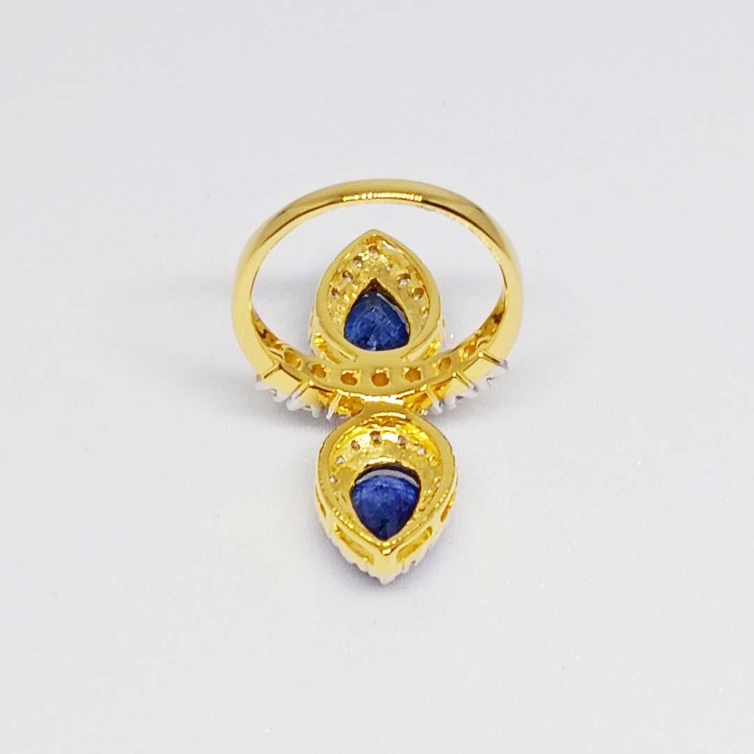 4,05 Karat Blauer Saphir Madagascar (Beryllium) Sterlingsilber auf 18 Karat vergoldetem, vergoldet im Zustand „Neu“ im Angebot in Bangkok, TH