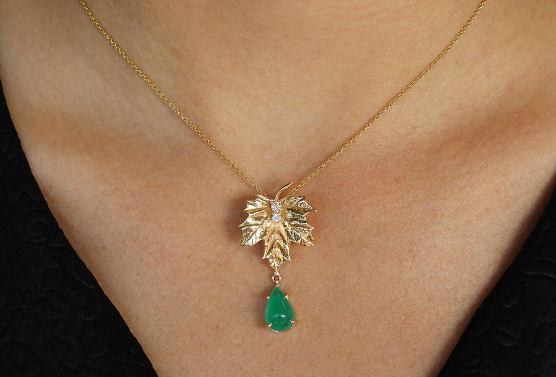 4.05tcw Colombian Emerald Vintage Maple Leaf Pendant Emerald Diamond Anniversary In New Condition For Sale In Jupiter, FL