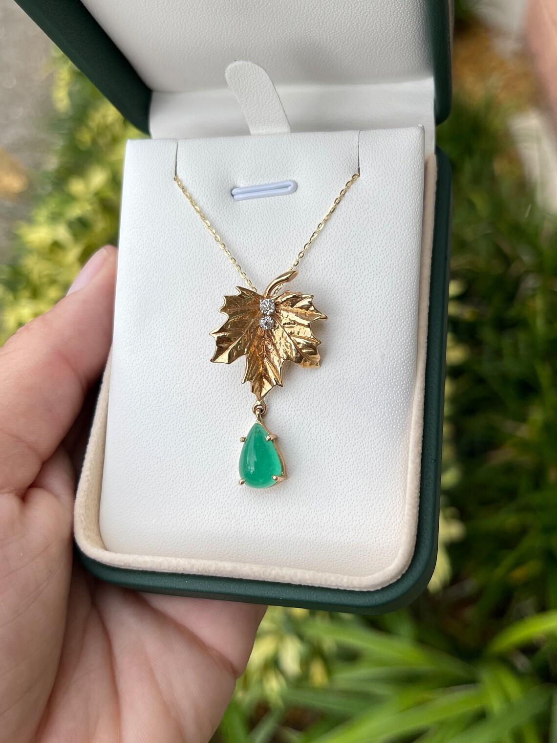 4.05tcw Colombian Emerald Vintage Maple Leaf Pendant Emerald Diamond Anniversary For Sale 1