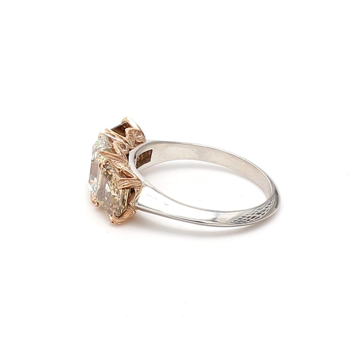 Anello a tre pietre in oro 18 carati con diamante giallo arancione di 4,06 carati e taglio Asscher in vendita 7