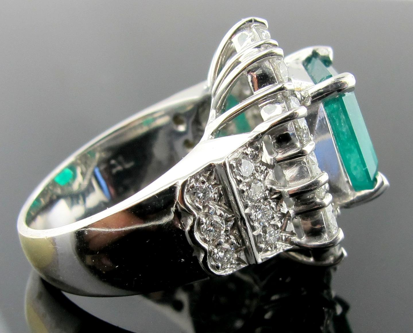 4.06 Carat Emerald Ring with 2.22 Carat of Diamond In Excellent Condition For Sale In Palm Desert, CA