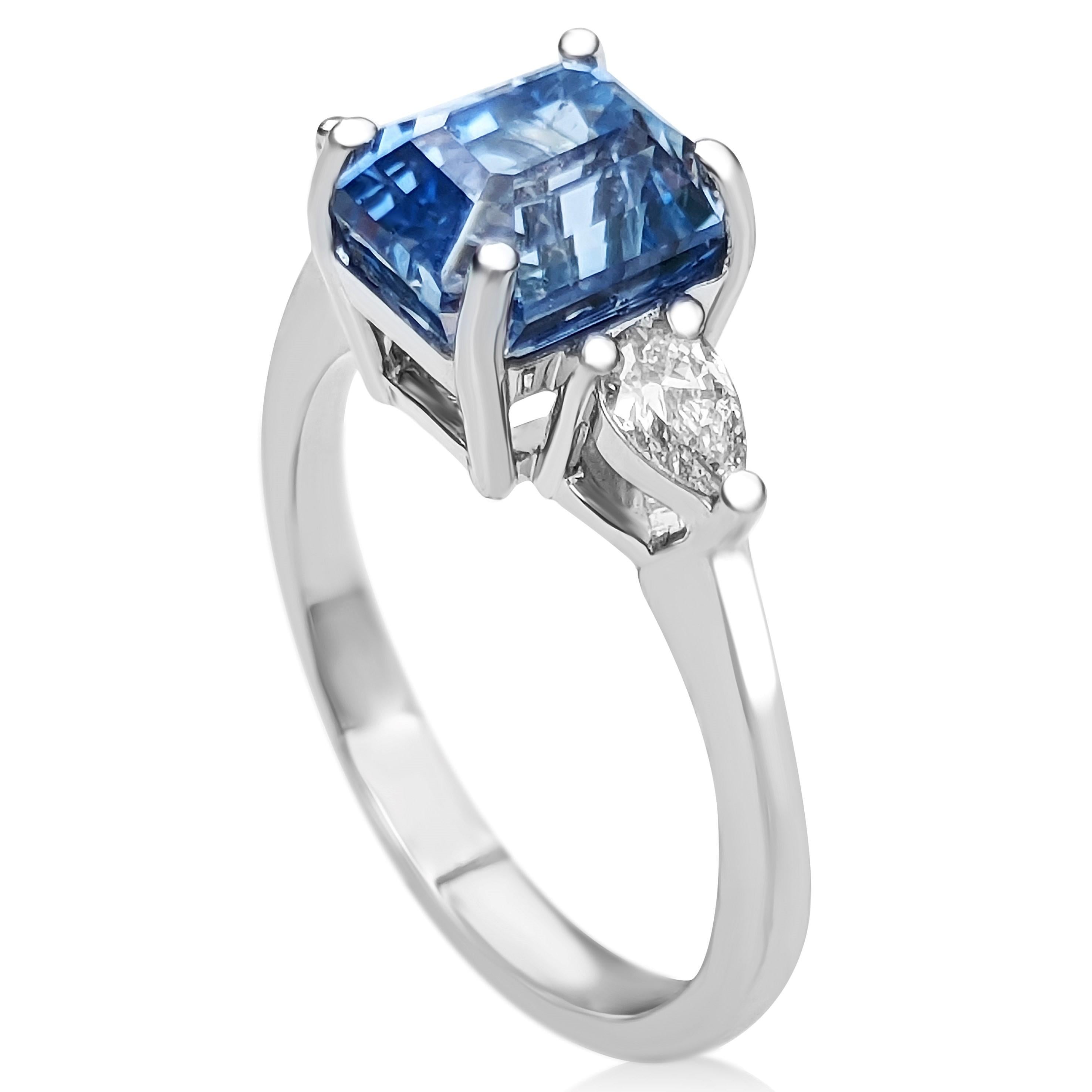 4.06 Carat Light Blue Sapphire and 0.30 Ct Diamonds, 18 Kt. White Gold, Ring In New Condition In Ramat Gan, IL