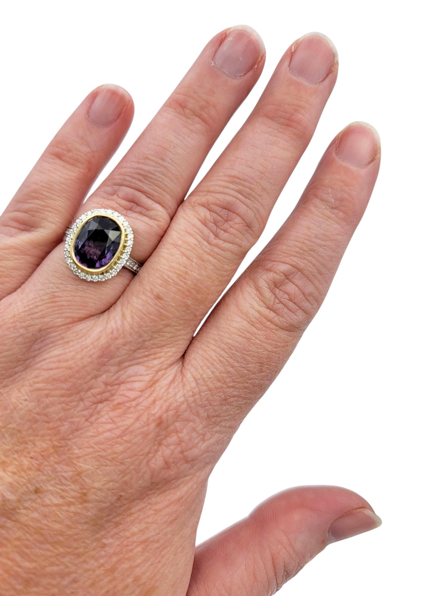 4,06 Karat Ovalschliff Farbwechsel-Granatring mit Diamant-Halo aus 18 Karat Gold im Angebot 6