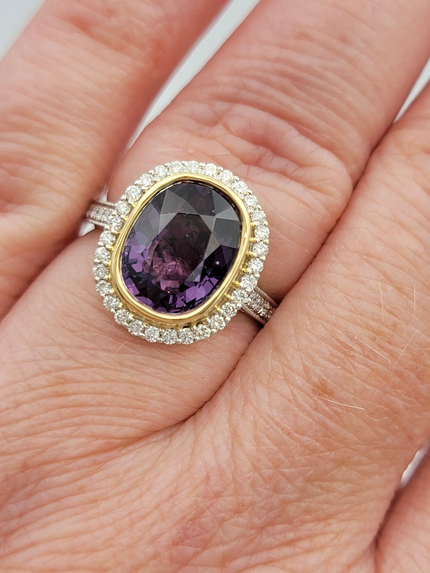 4,06 Karat Ovalschliff Farbwechsel-Granatring mit Diamant-Halo aus 18 Karat Gold im Angebot 7