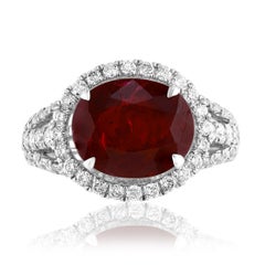 4,06 Karat ovaler Rubin und Diamant-Cocktailring aus 14 Karat Weißgold