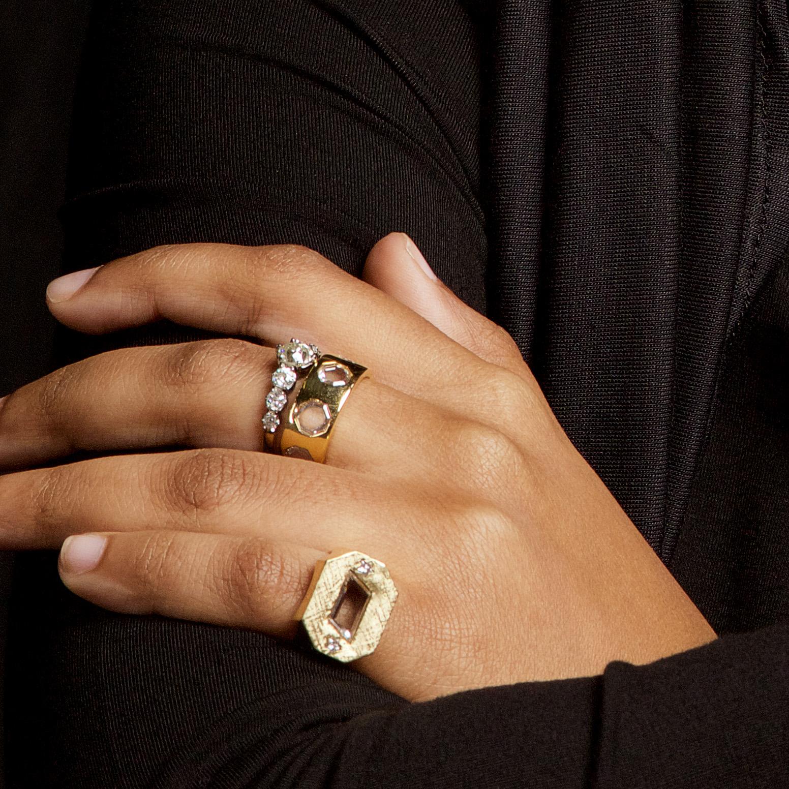 4,06 Karat Portrait Diamant Ewigkeitsring in 18k Gold Einzigartig im Angebot 2