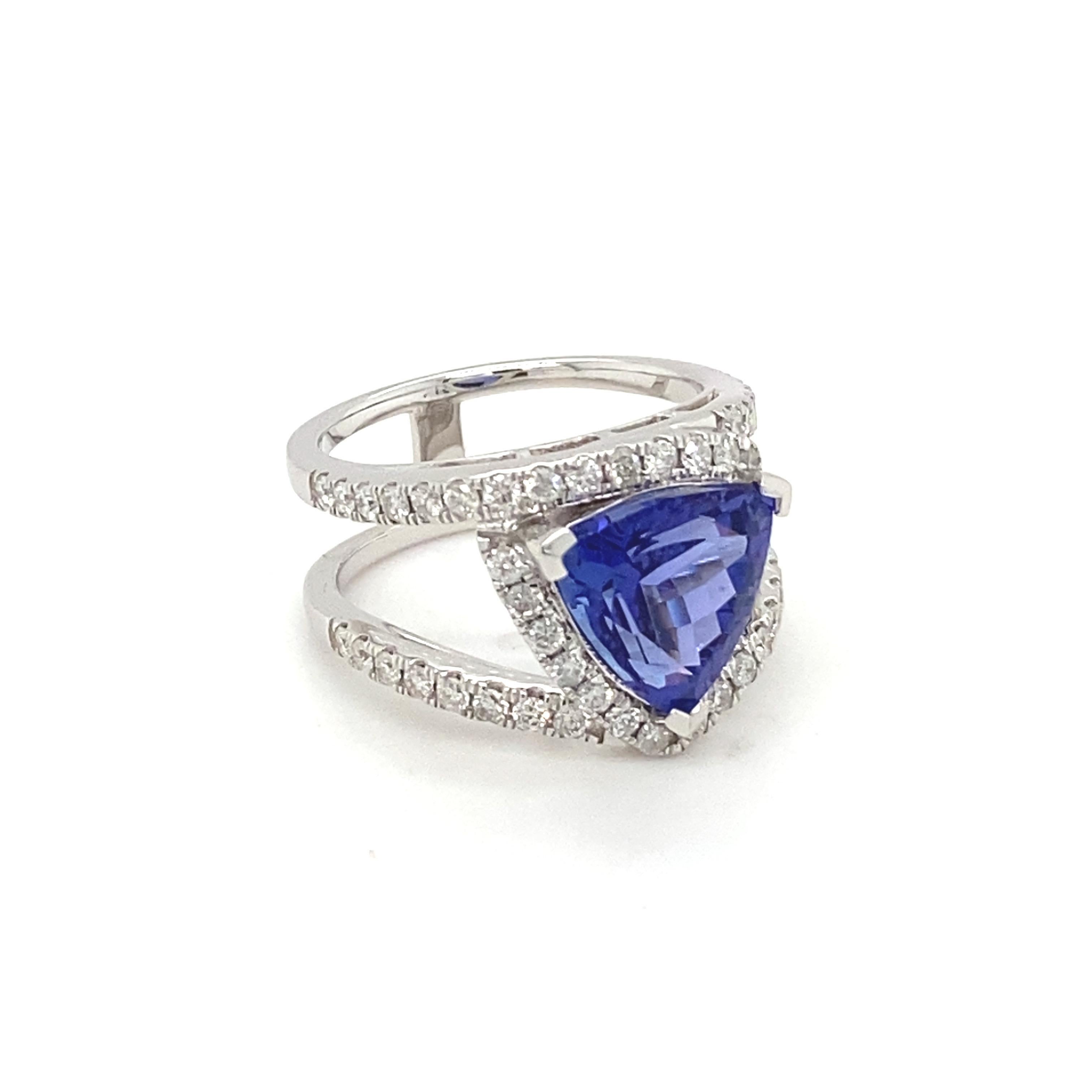 Trillion Cut 4.06 Carat Tanzanite Diamond White Gold Ring For Sale