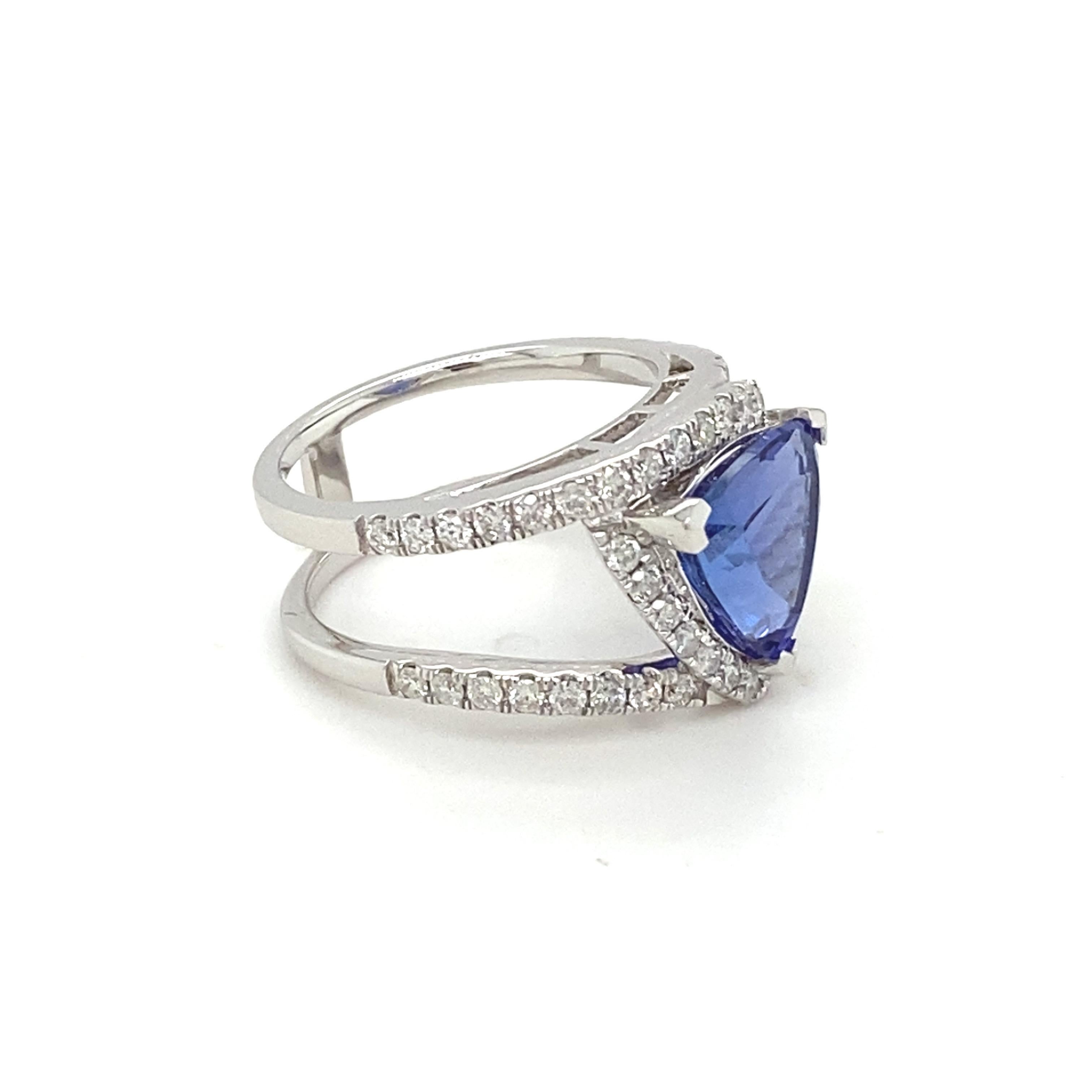 4.06 Carat Tanzanite Diamond White Gold Ring In New Condition For Sale In Trumbull, CT