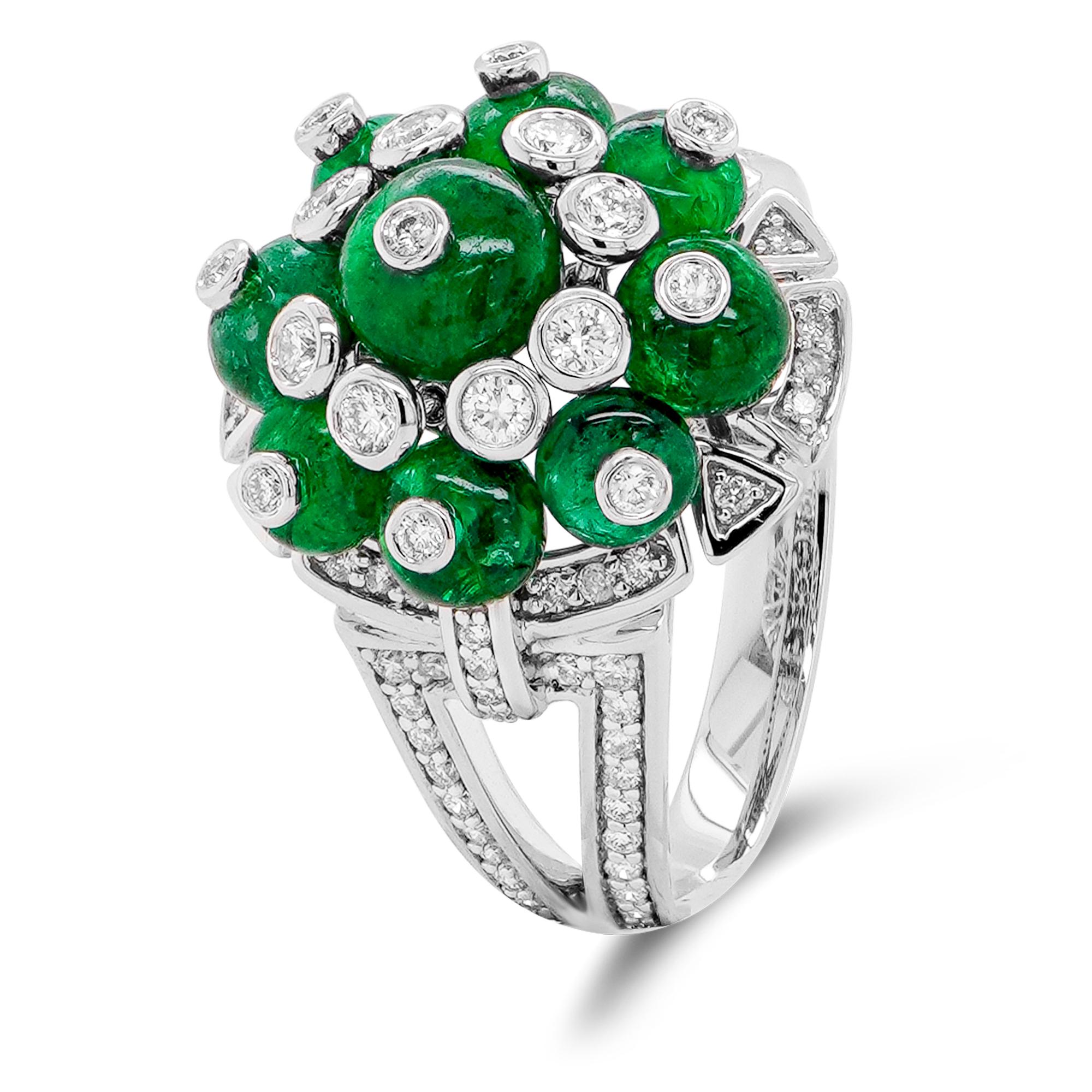 4.06 Carat Vivid Green Emerald & 0.49 Carats Diamond Unique 18K Ring In New Condition For Sale In Hung Hom, HK