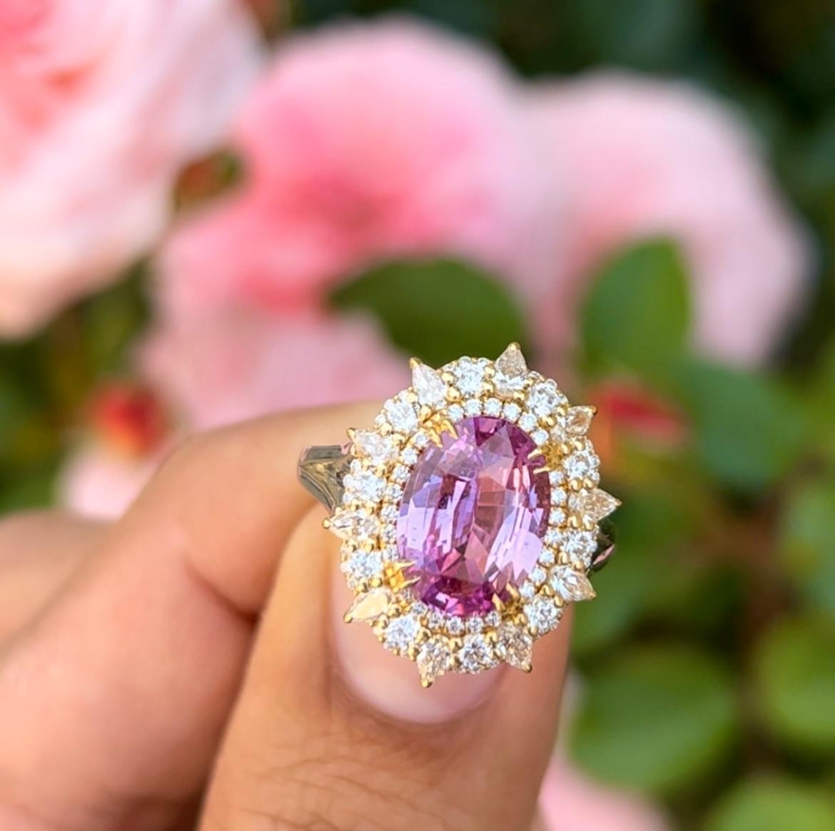4.06 carats, untreated Pink Sapphire ring. GIA certified. In Excellent Condition For Sale In Los Angeles, CA