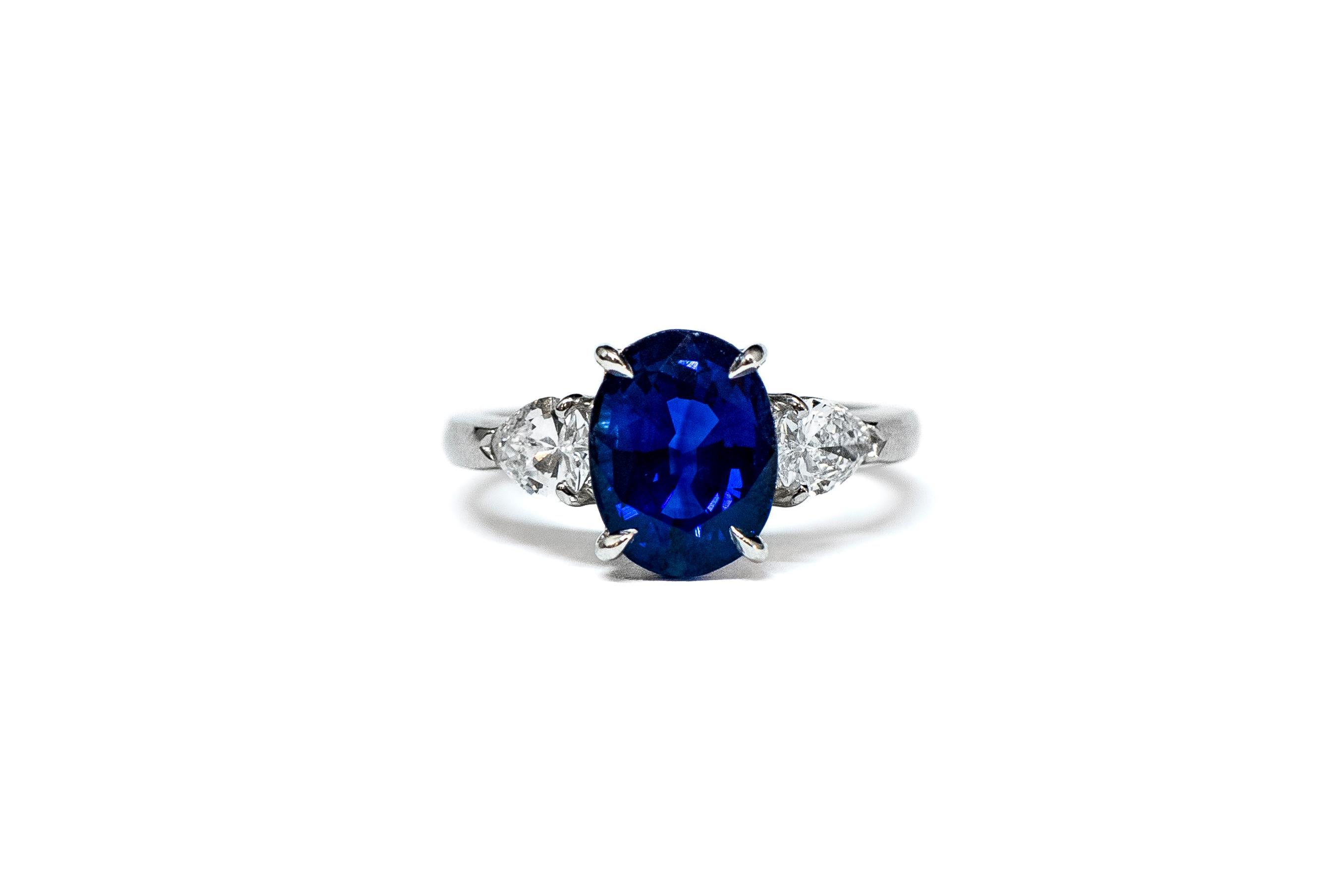Pear Cut 4.06 ct Sapphire & Pear Shape Diamond Ring For Sale
