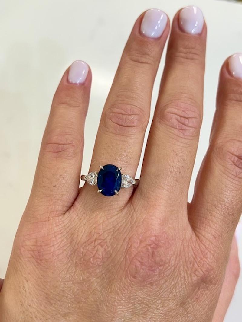  Introducing the stunning 4.06 natural sapphire and diamond ring, a true masterpiece of design and craftsmanship. This ring boasts a magnificent oval-shaped sapphire at the center, which has been certified by GIA for its authenticity and quality.