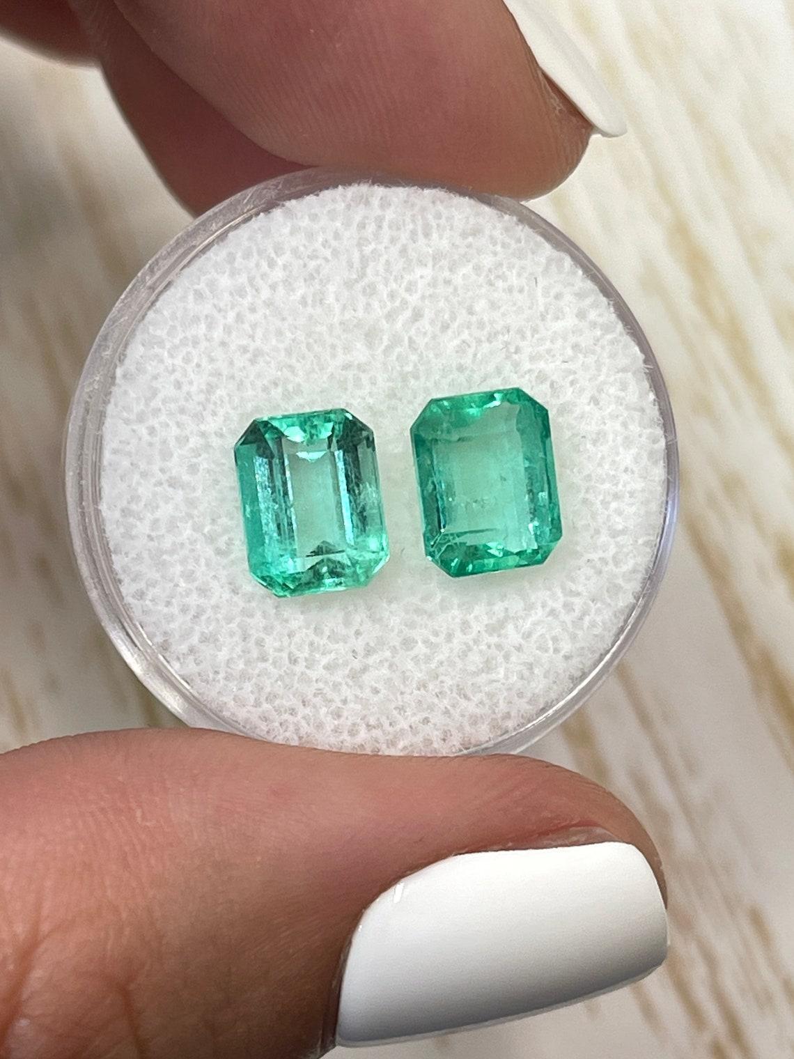 Taille émeraude 4.06tcw Matching 8.5x6.5 Emerald Cut Colombian Emeralds - Genuine Loose Pair en vente