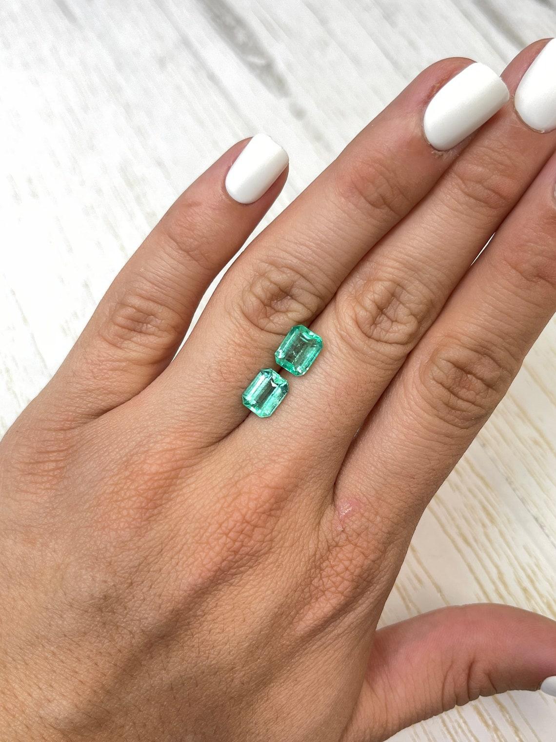 4.06tcw Matching 8.5x6.5 Emerald Cut Colombian Emeralds - Genuine Loose Pair en vente 3
