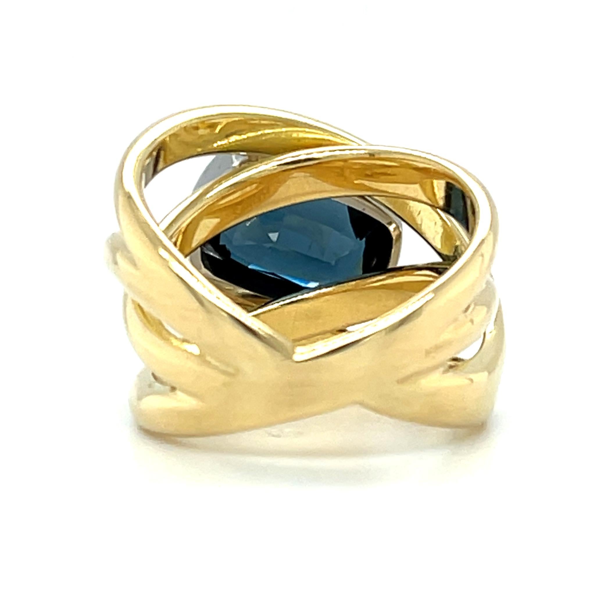 Cushion Cut 4.07 Carat Blue Spinel and 18k Gold Ring   For Sale