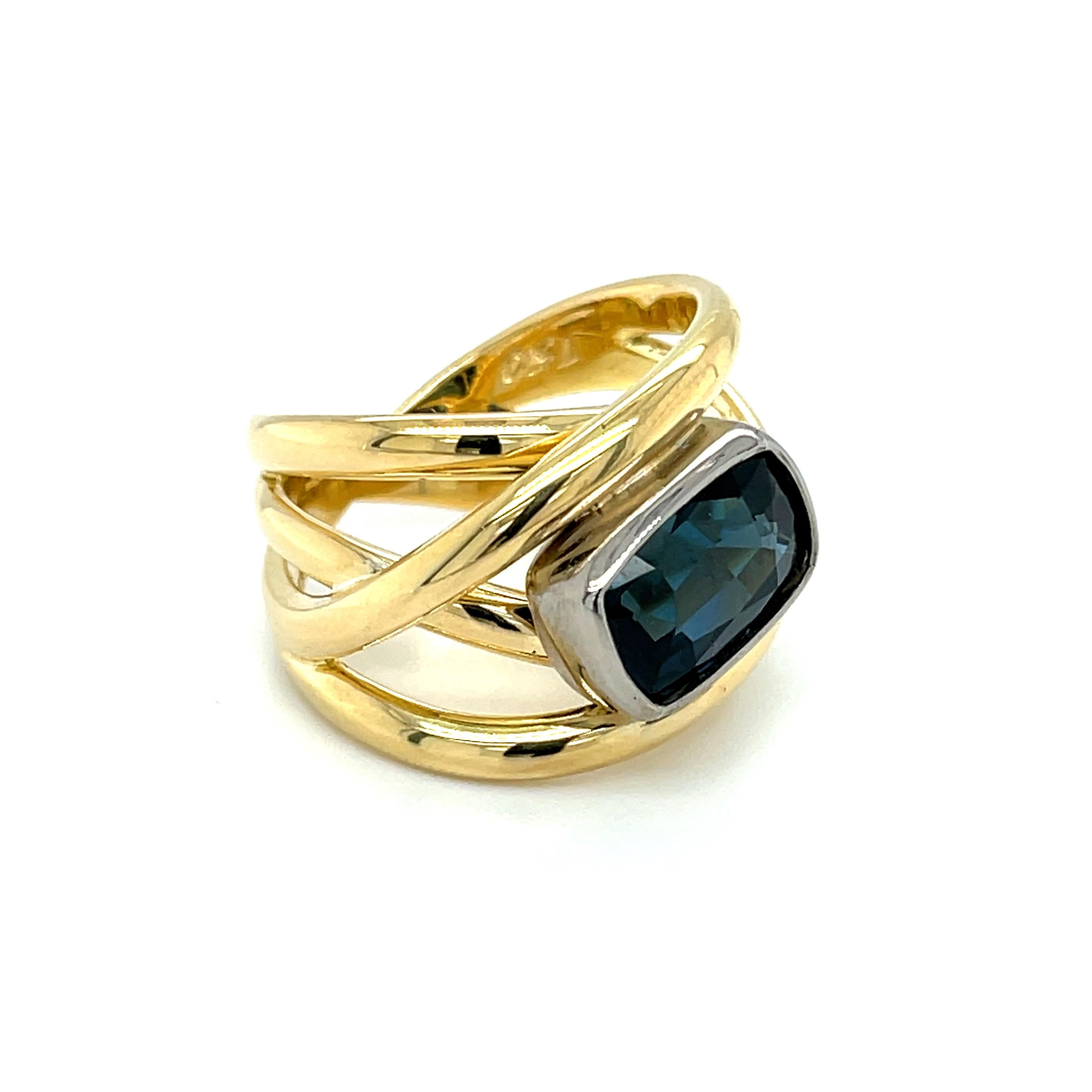 4.07 Carat Blue Spinel and 18k Gold Ring   In New Condition For Sale In Los Angeles, CA
