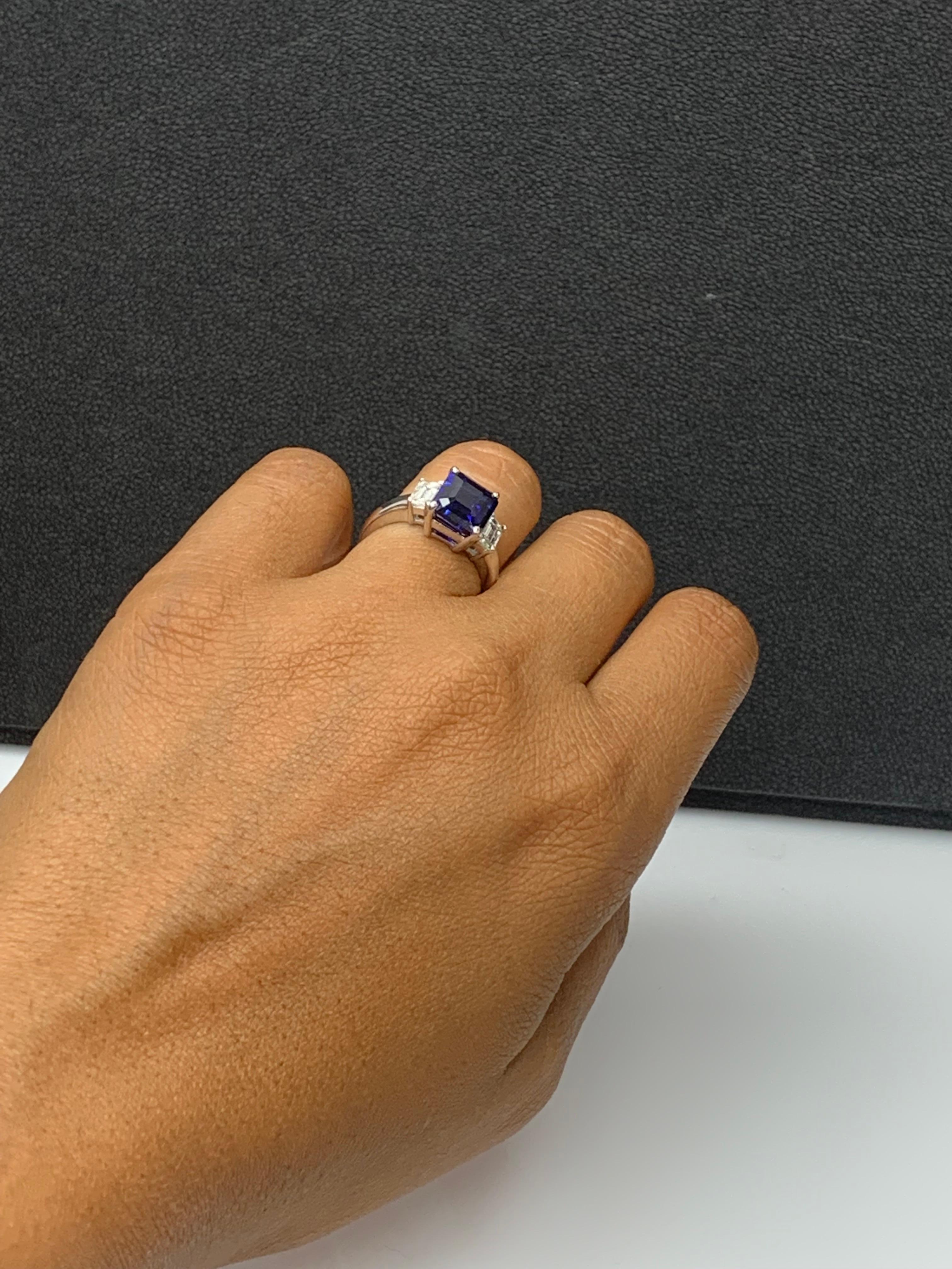 Bague de fiançailles en or blanc 14 carats 4,07 carats saphir taille émeraude et diamant en vente 5