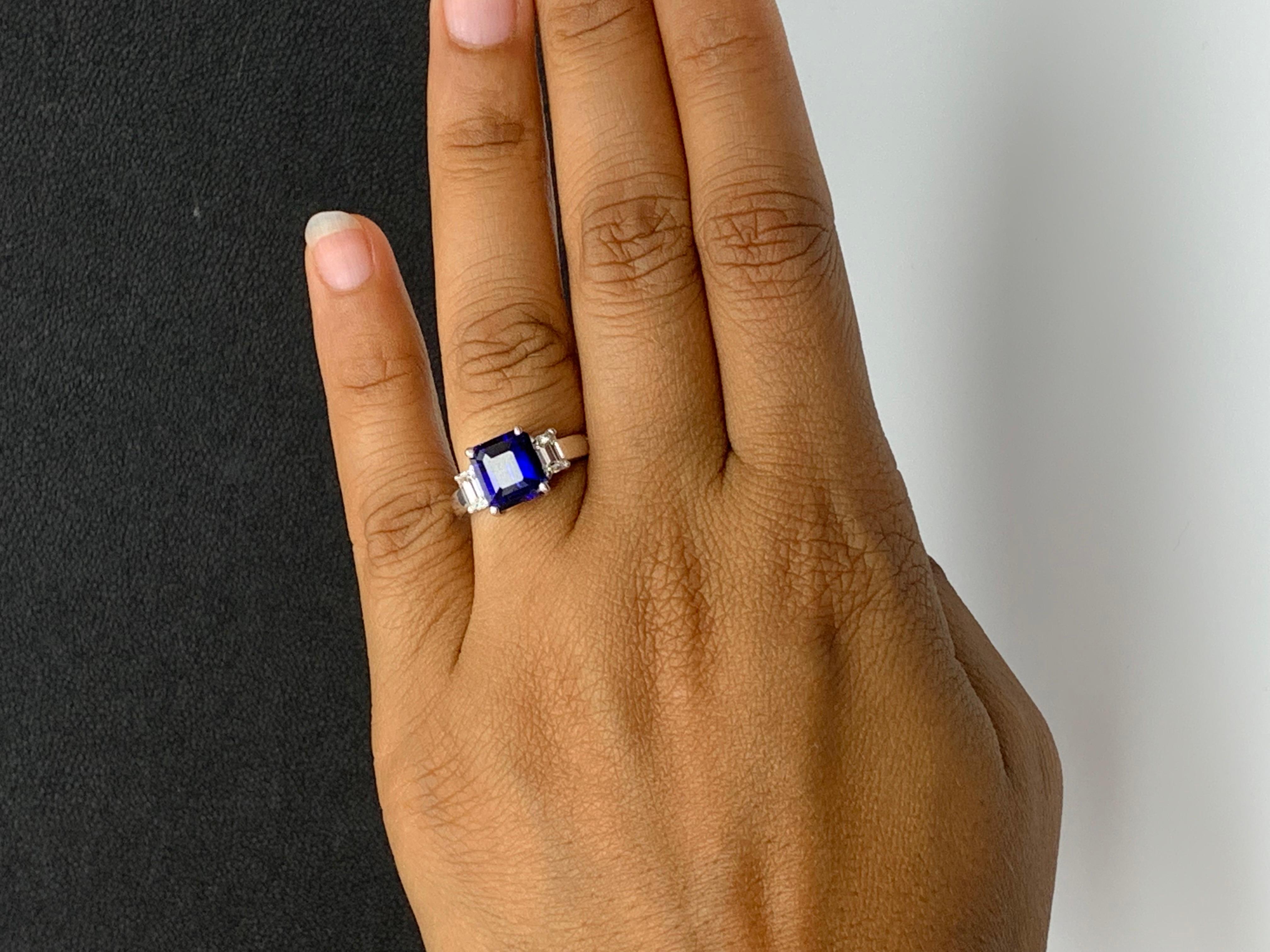 Bague de fiançailles en or blanc 14 carats 4,07 carats saphir taille émeraude et diamant en vente 6