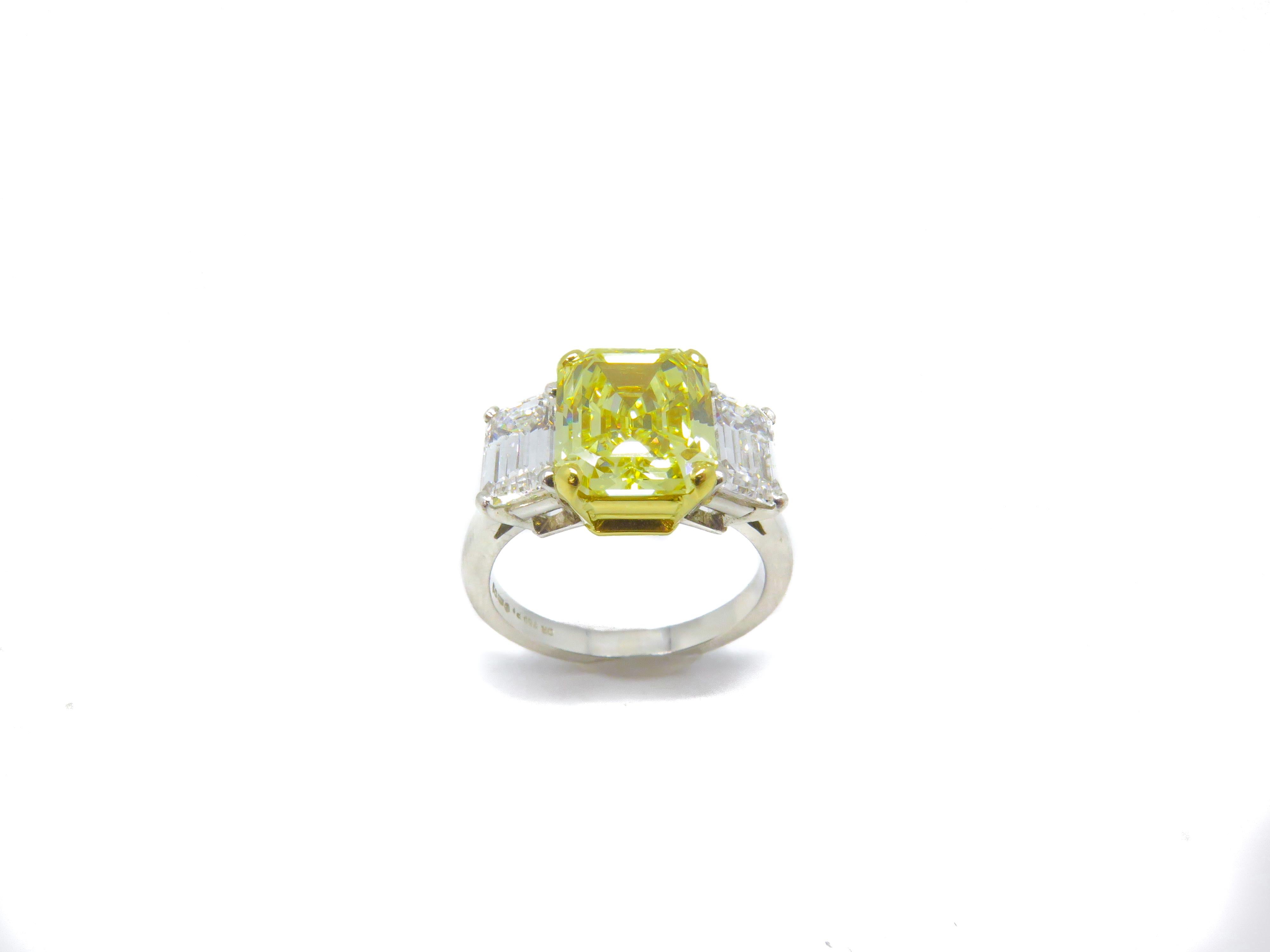 4.07 Carat Fancy Vivid Emerald Cut Yellow Diamond Three Stone Engagement Ring In New Condition For Sale In London, GB