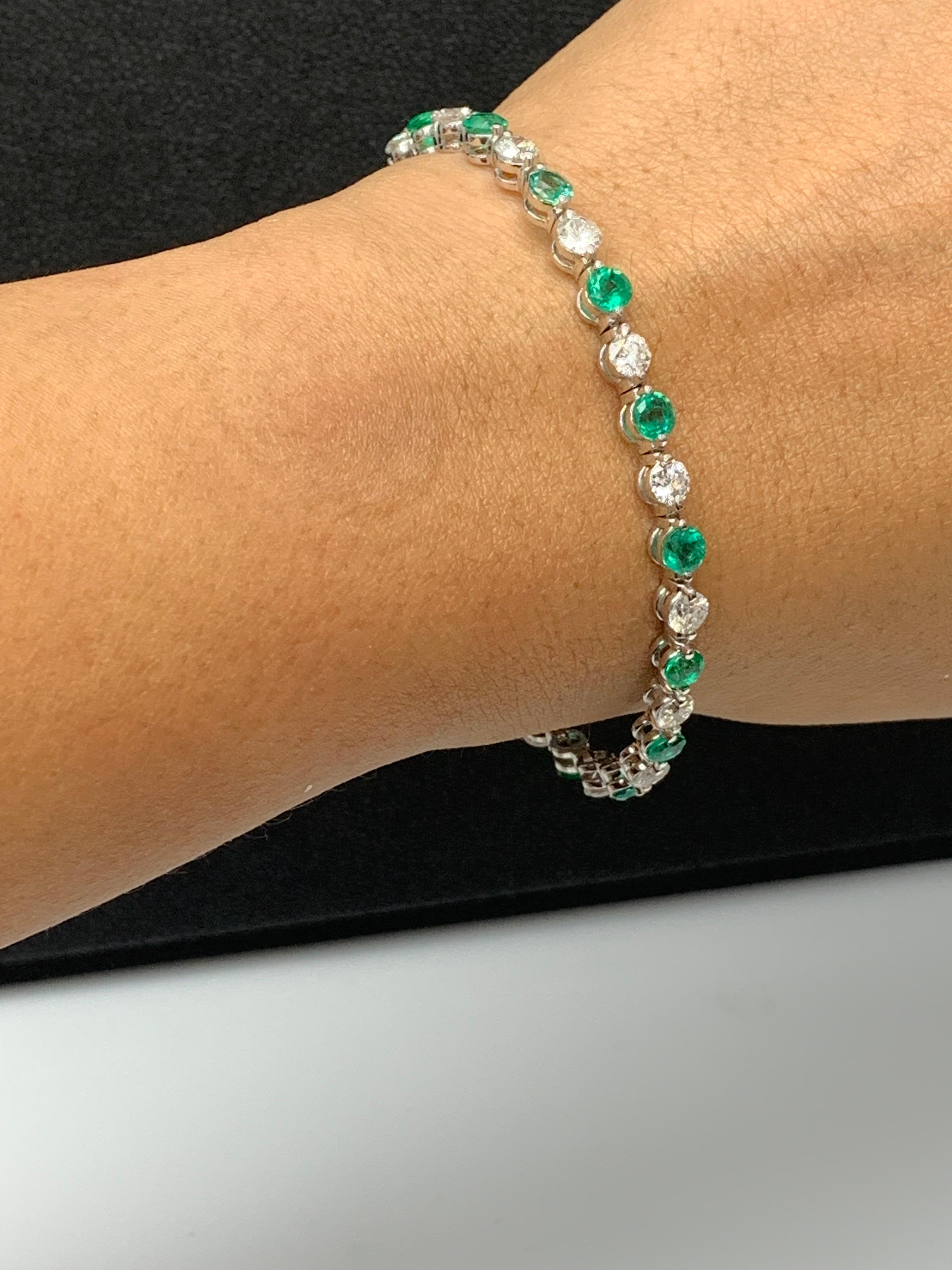 4.07 Carat Round Emerald and Diamond Bracelet in 14K White Gold In New Condition For Sale In NEW YORK, NY
