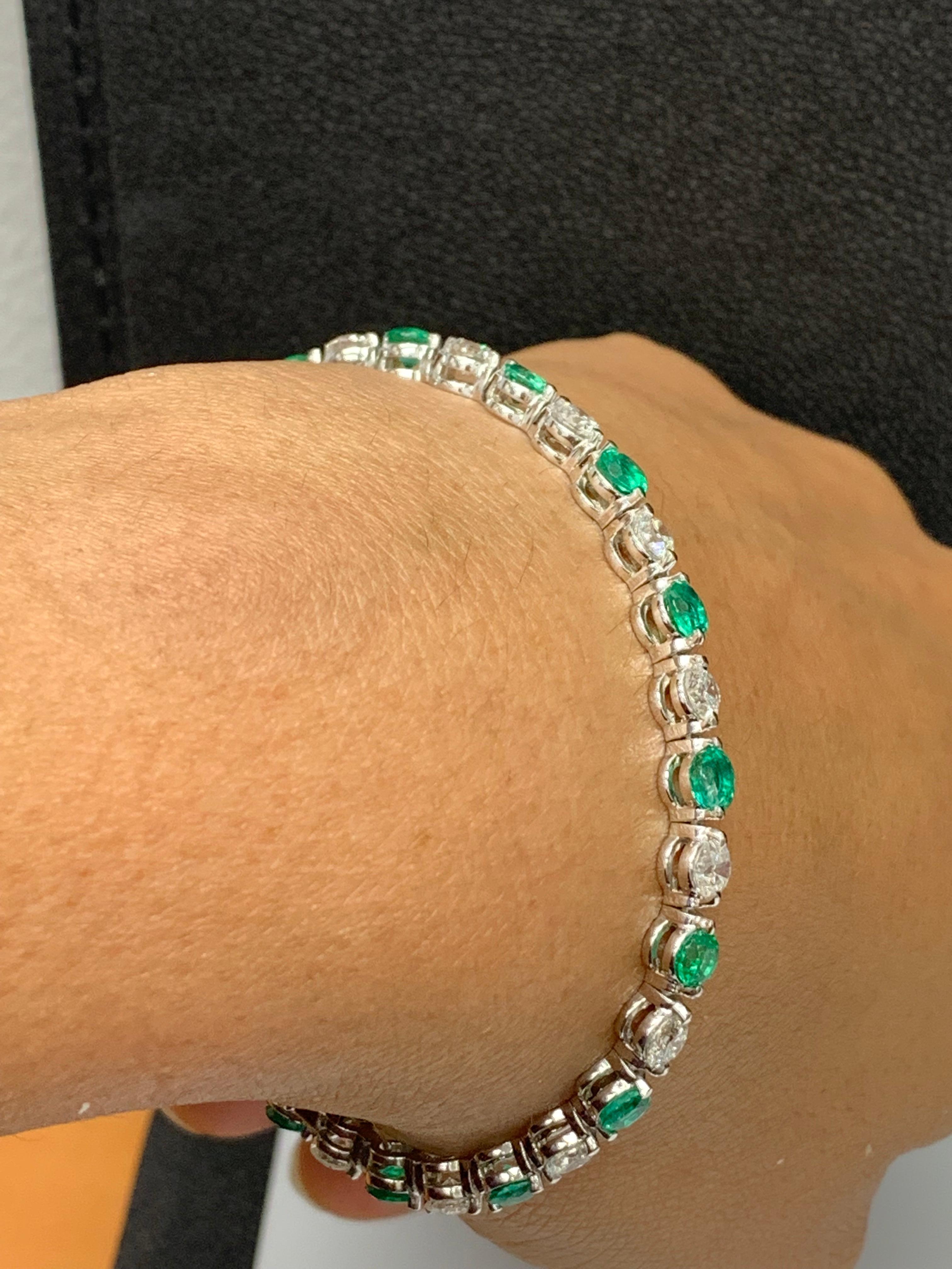 4.07 Carat Round Emerald and Diamond Bracelet in 14K White Gold For Sale 3